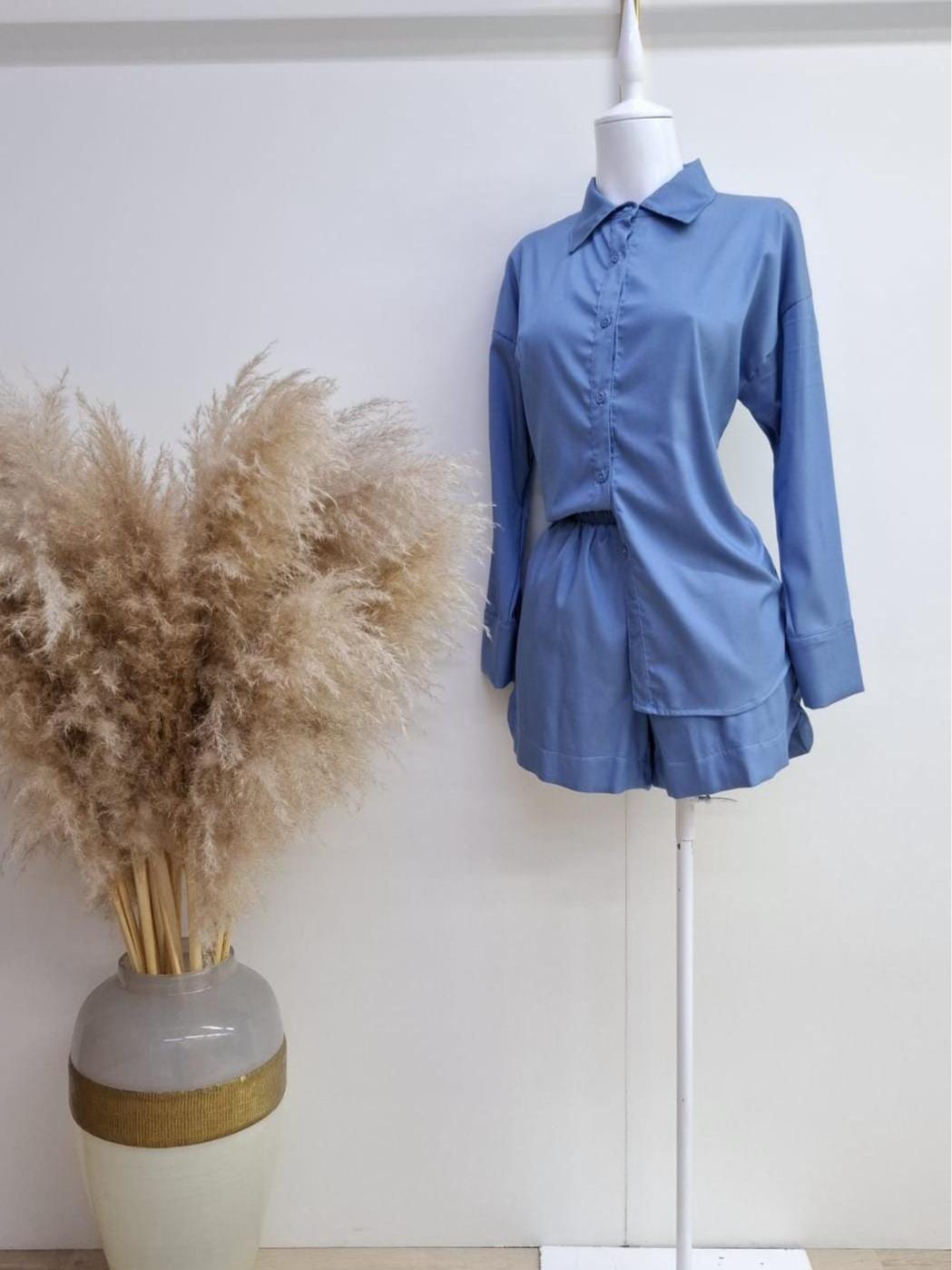 SET TIPO MEZCLILLA AZUL CLARO CAMISA Y SHORT BASICO ATEMPORAL Y COMODO