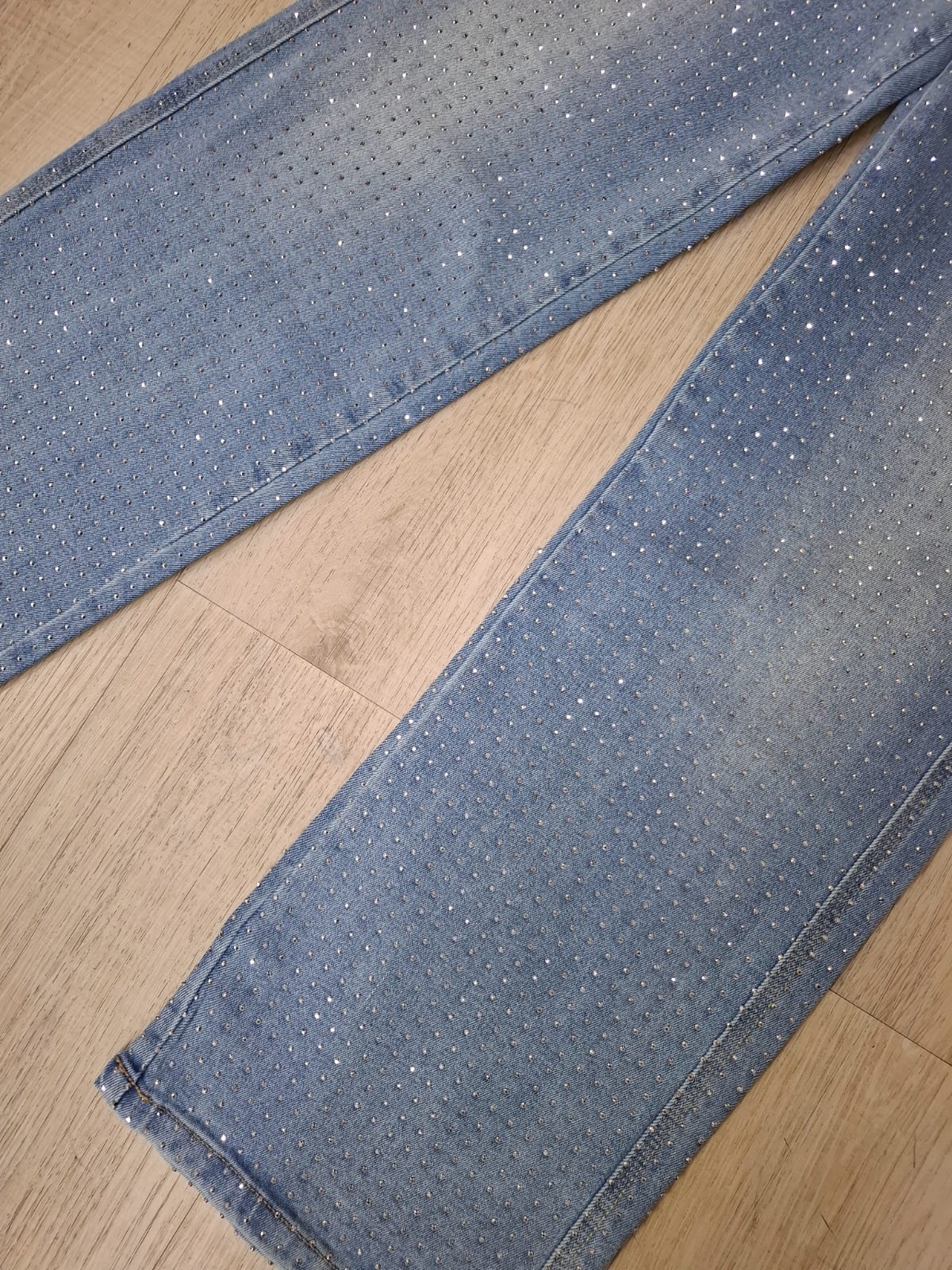 Pantalon Z4007 Con Brillos Enfrente En Serie Mezclilla Clara Talla Separada Para Cualquier Tipo De Cuerpo Moda Versatil femenina