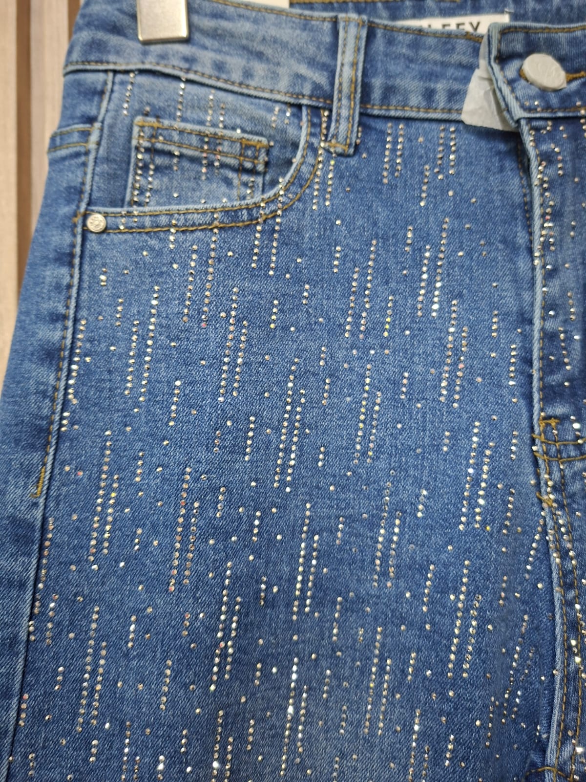 Pantalon T7050 Denim Con Brillos Corte Recto Con Bolsas Funcionales Jeans Petit Curvy Moda Femenina Tendencia Viral Adaptable