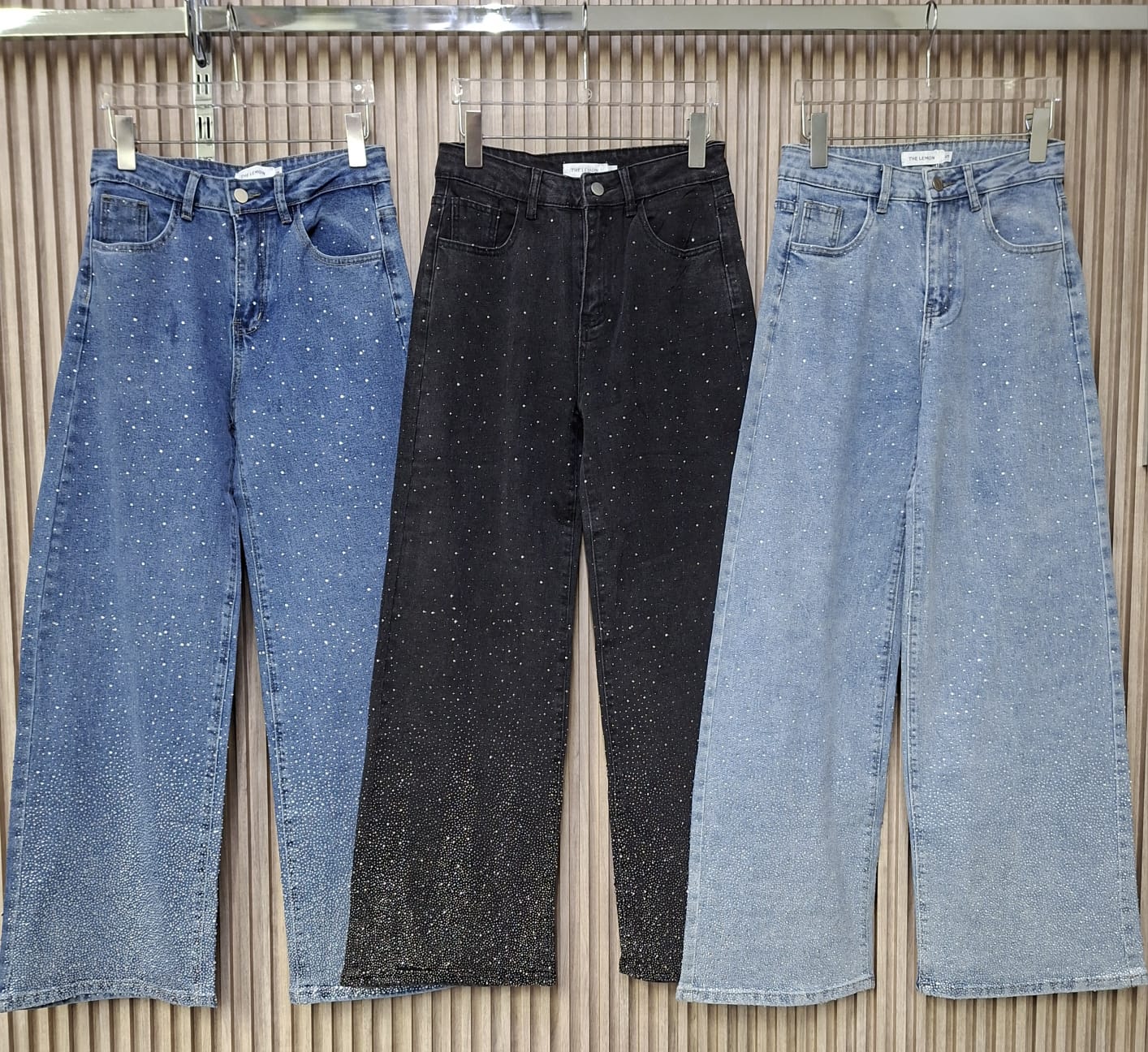 Pantalon LM1076 S M y G Con Brillos Enfrente y Atras Denim Ideal Para Petit y Curvy Casual Corte Recto Con Bolsas Funcionales Para Uso Diario Moda Femenina Mexicana