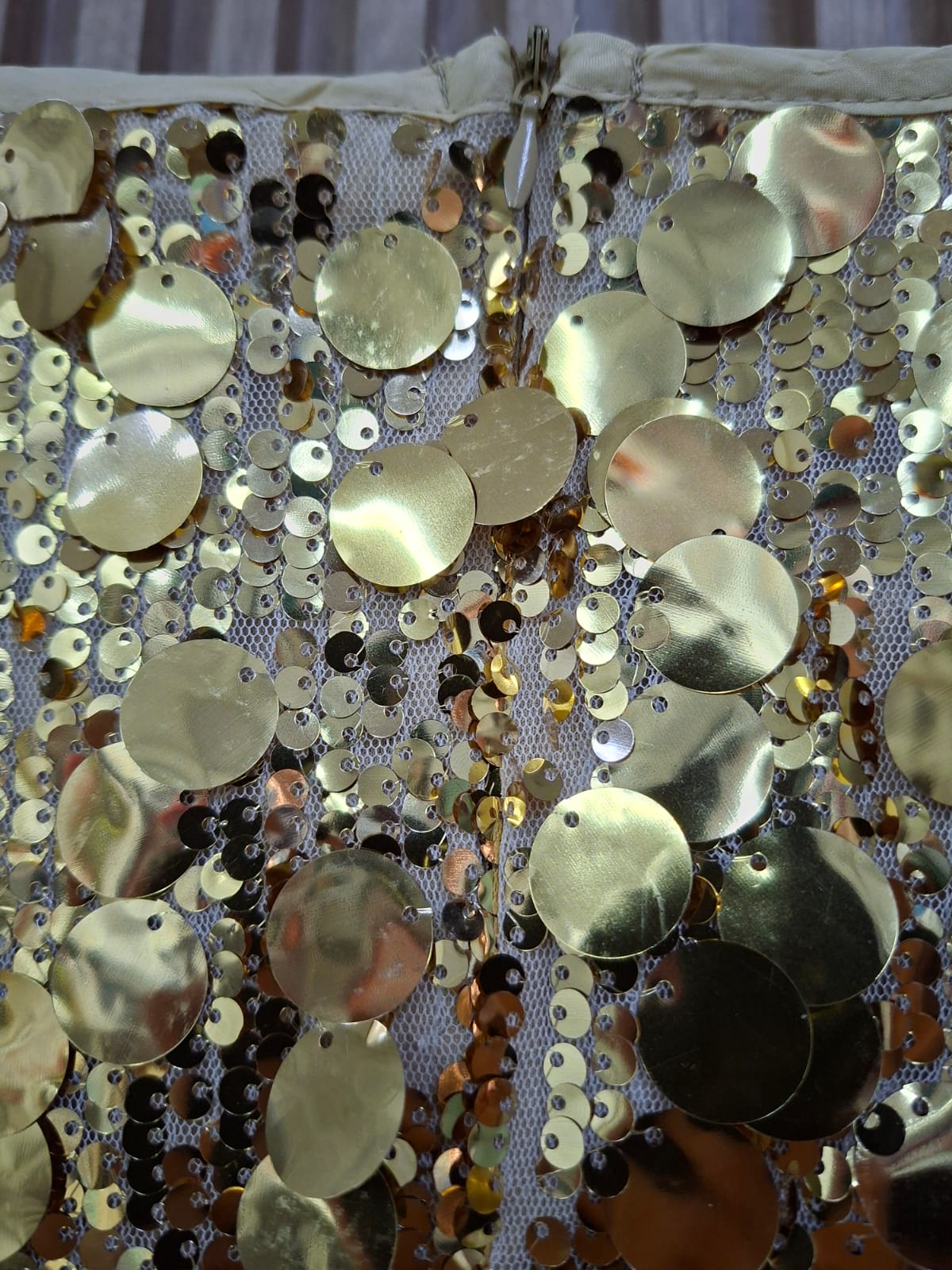 Falda Lentejuelas FF-1253 Estela. Una Pieza De Lujo Absoluto, Que Evoca Glamour, Elegancia Que Crea Un Efecto Disco Deslumbrante Y Sofisticado Por Las Lentejuelas De Gran Tamaño Que La Conforman.