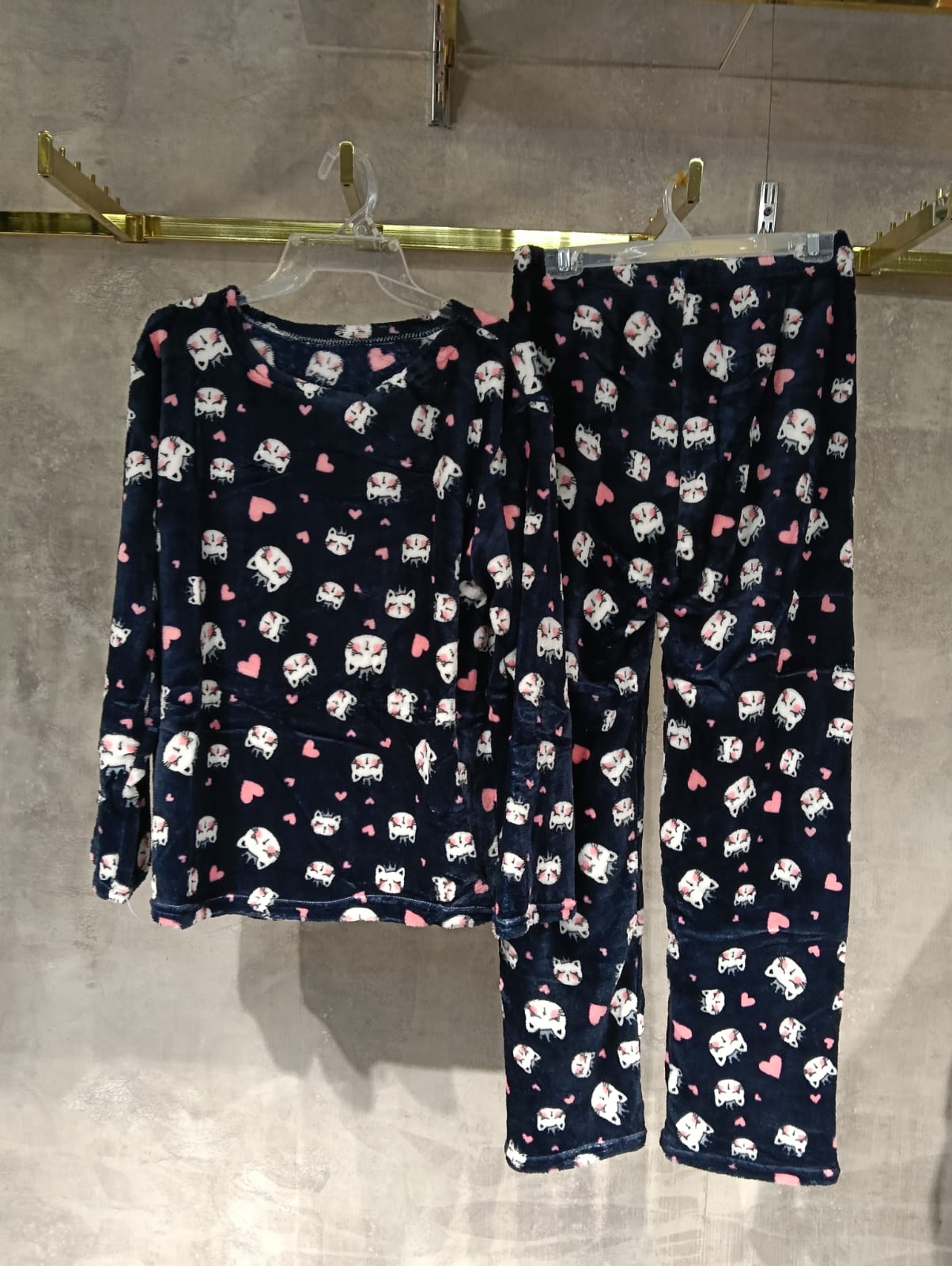Pijama Rose WPS76 Ideal Para Dormir Calientito Para Este Invierto Manga Larga Polar Talla S/M y G/XL Para Petit y Curvy Comodidad Versatil Tendencia Viral Para Uso De Noche