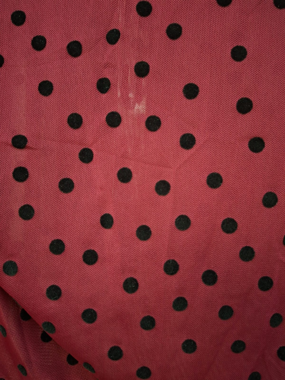 Blusa 072-Q26 Siria Lunares. EL Modelo Ideal Para Una Combinacion Entre Sofisticacion Con Un Toque Moderno Y Atrevido, Para La Mujer Que Quiere Sentirse Comoda E Impactatante.