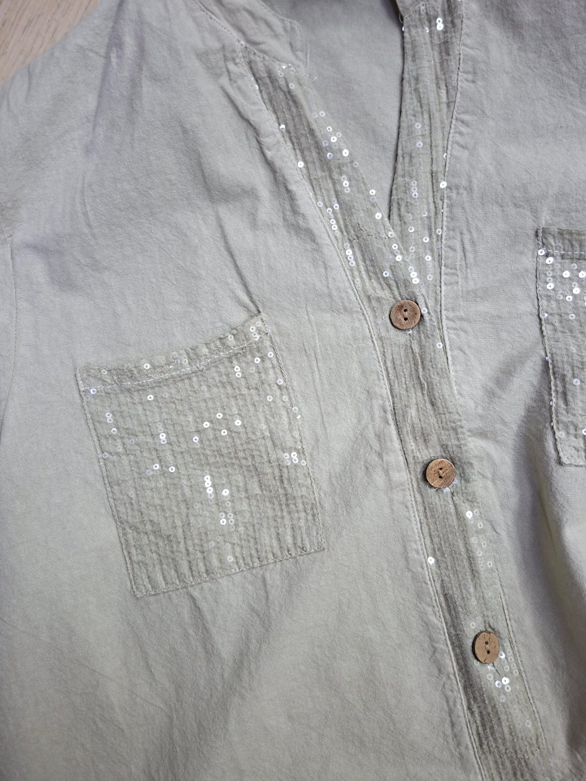 Camisa M5323BL Zafira. De Tela Manta Fresca, Con Un Estilo Clasico Y Tradicional, Super Fresco, Comodo, Versatil, Ideal Para Sentirte Tu Misma.