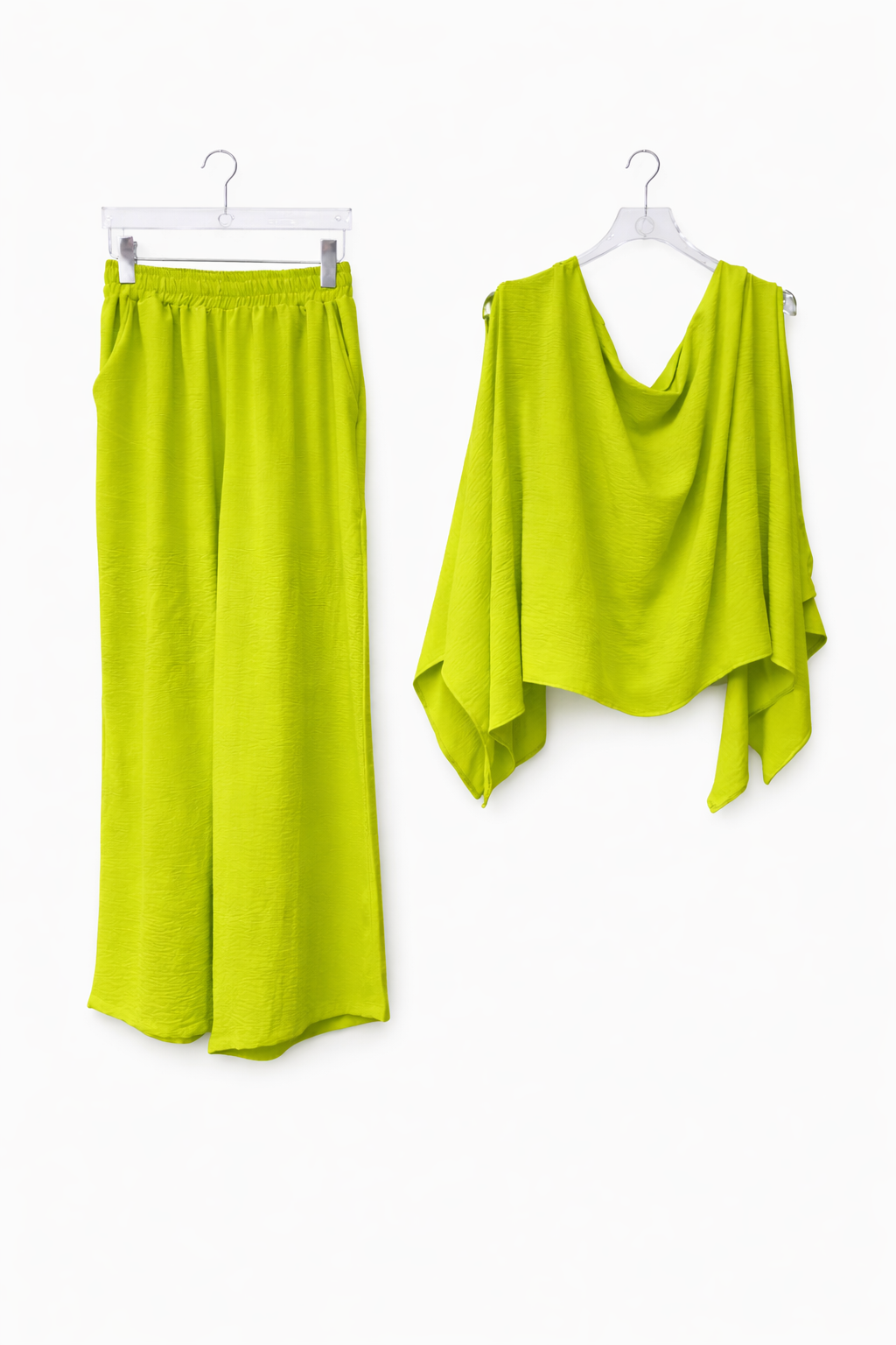 Set Sprint De 3 Piezas Oversize: Pantalón, Crop Top Y Capa.