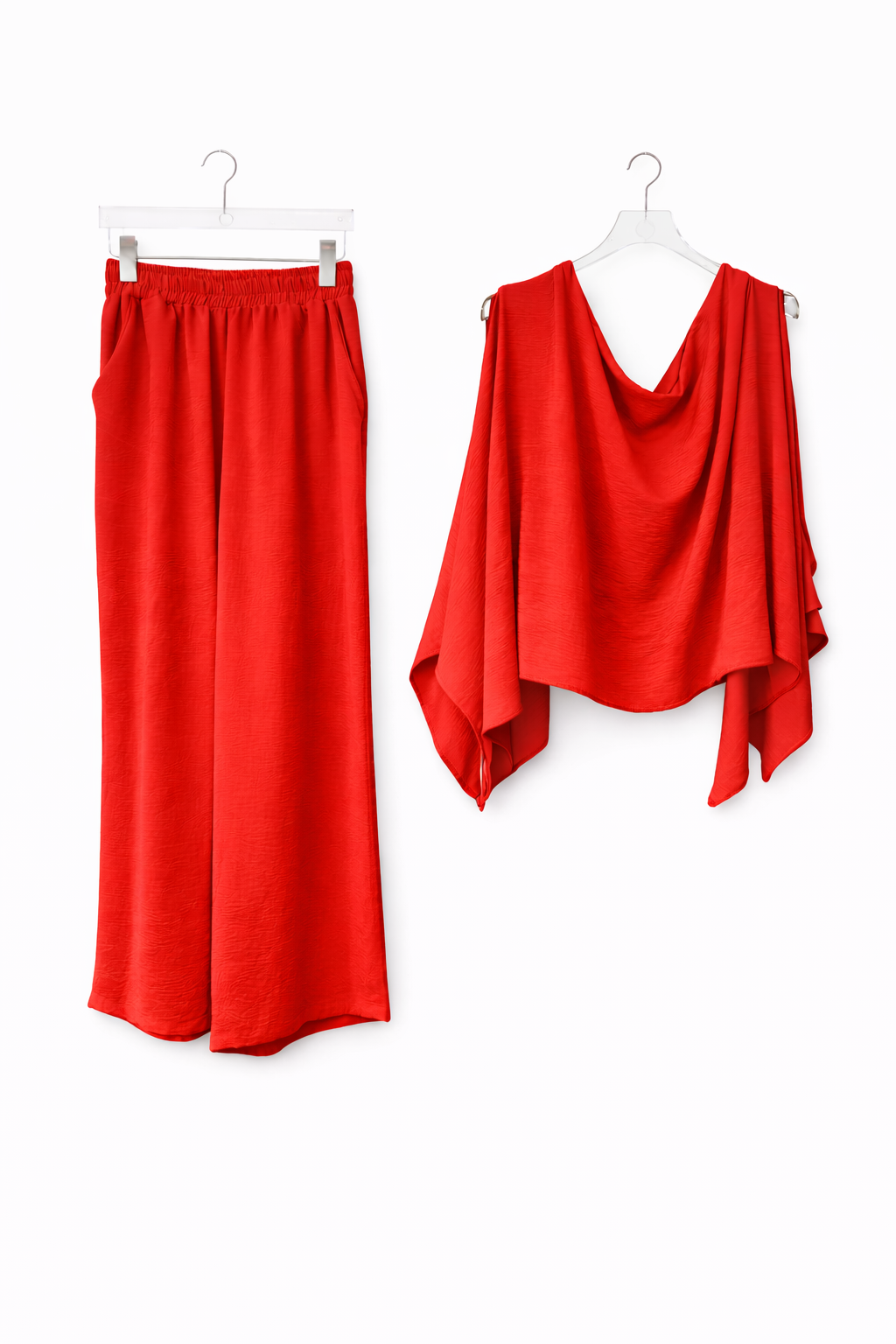 Set Sprint De 3 Piezas Oversize: Pantalón, Crop Top Y Capa.