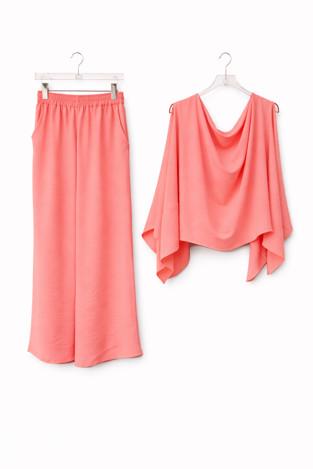 Set Sprint De 3 Piezas Oversize: Pantalón, Crop Top Y Capa.