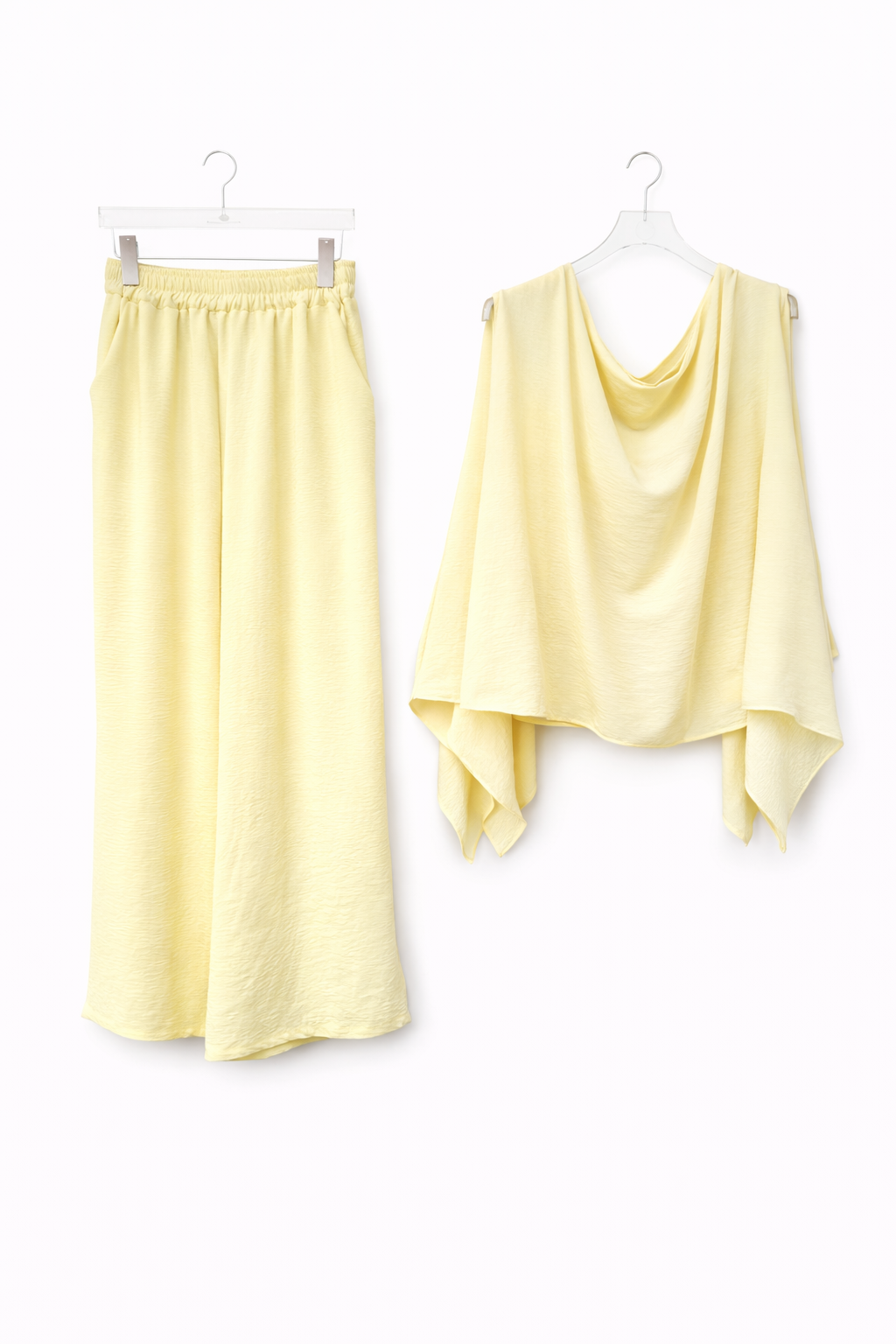 Set Sprint De 3 Piezas Oversize: Pantalón, Crop Top Y Capa.
