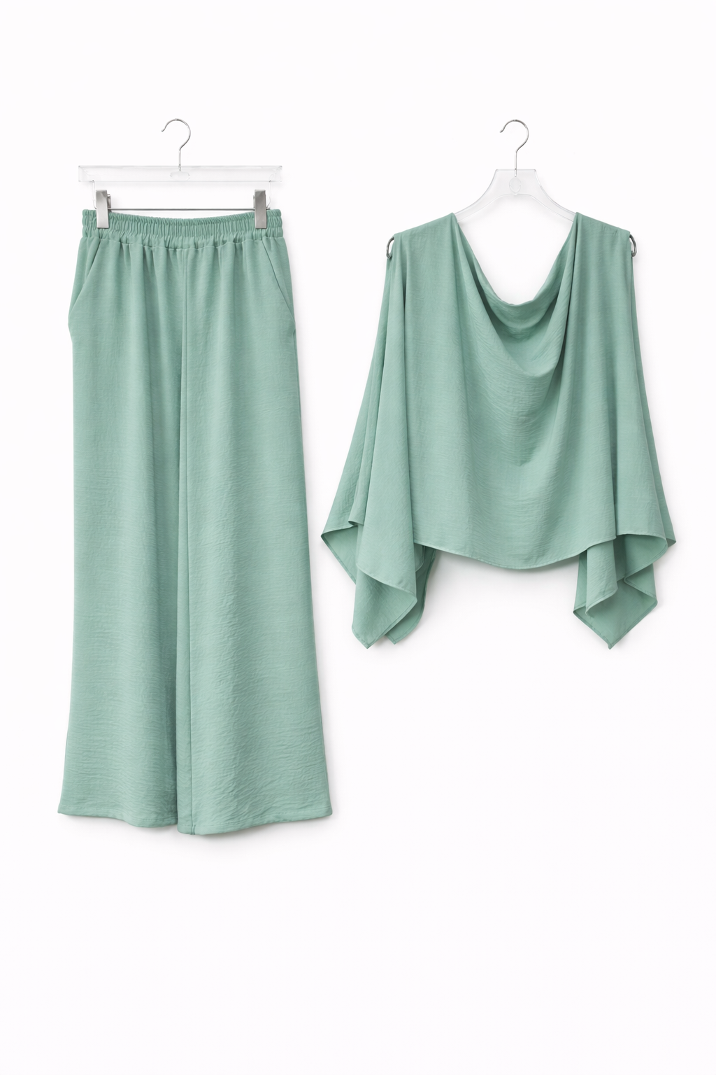 Set Sprint De 3 Piezas Oversize: Pantalón, Crop Top Y Capa.