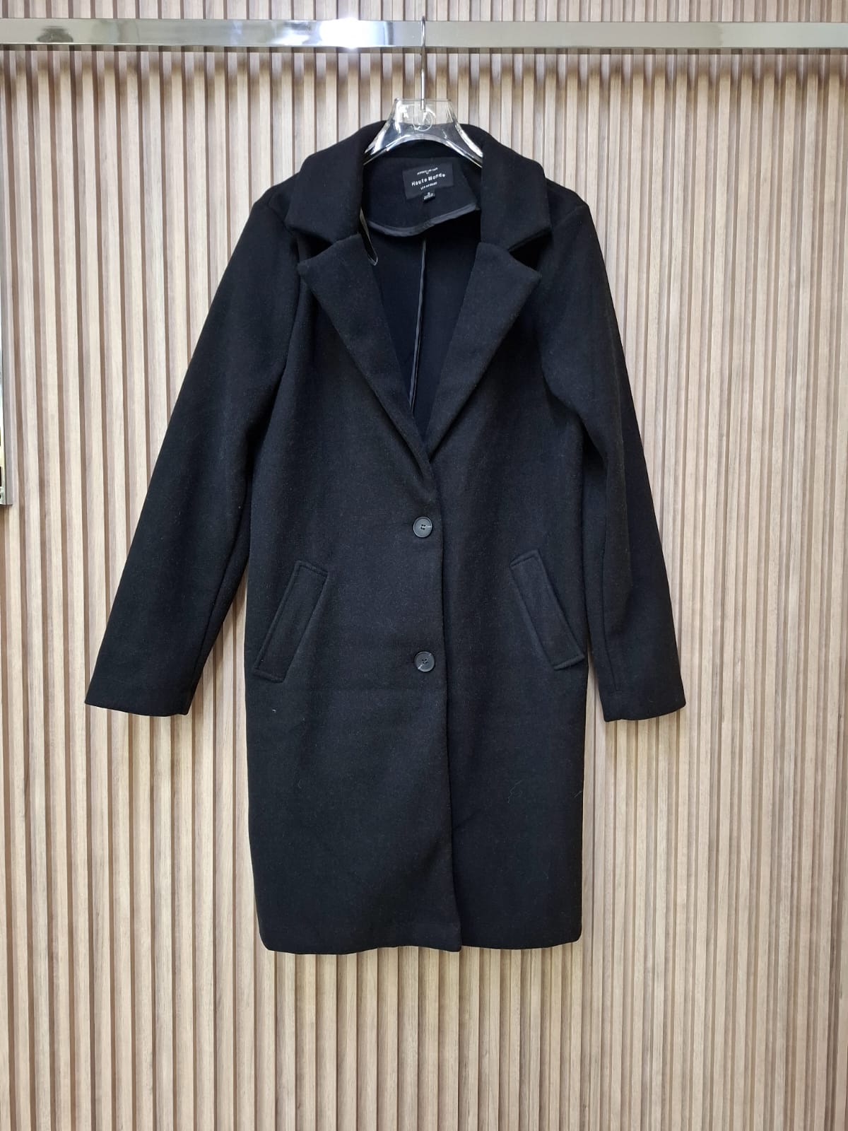 Abrigo Mildred Paño Con Botones Sin Gorro Con Cuello Bolsas A Los Costados Funcionales Para Petit y Curvy Moda Mexicana Femenina Tendencia Viral Ideal Para Temporada De Frio y Otoño