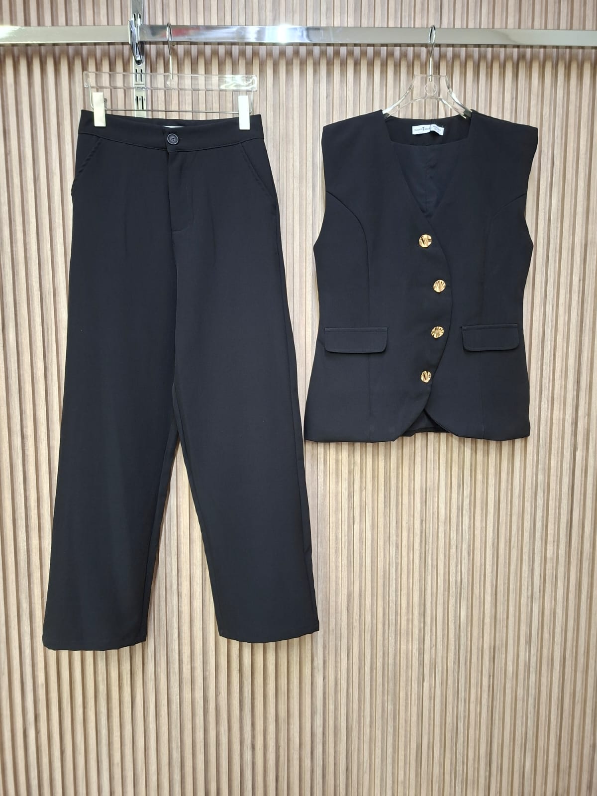 Set Doris Talla Compartida 2PZS Con Bolsas a los costados Moda Tendencia Con Botones Para Petit y Curvy