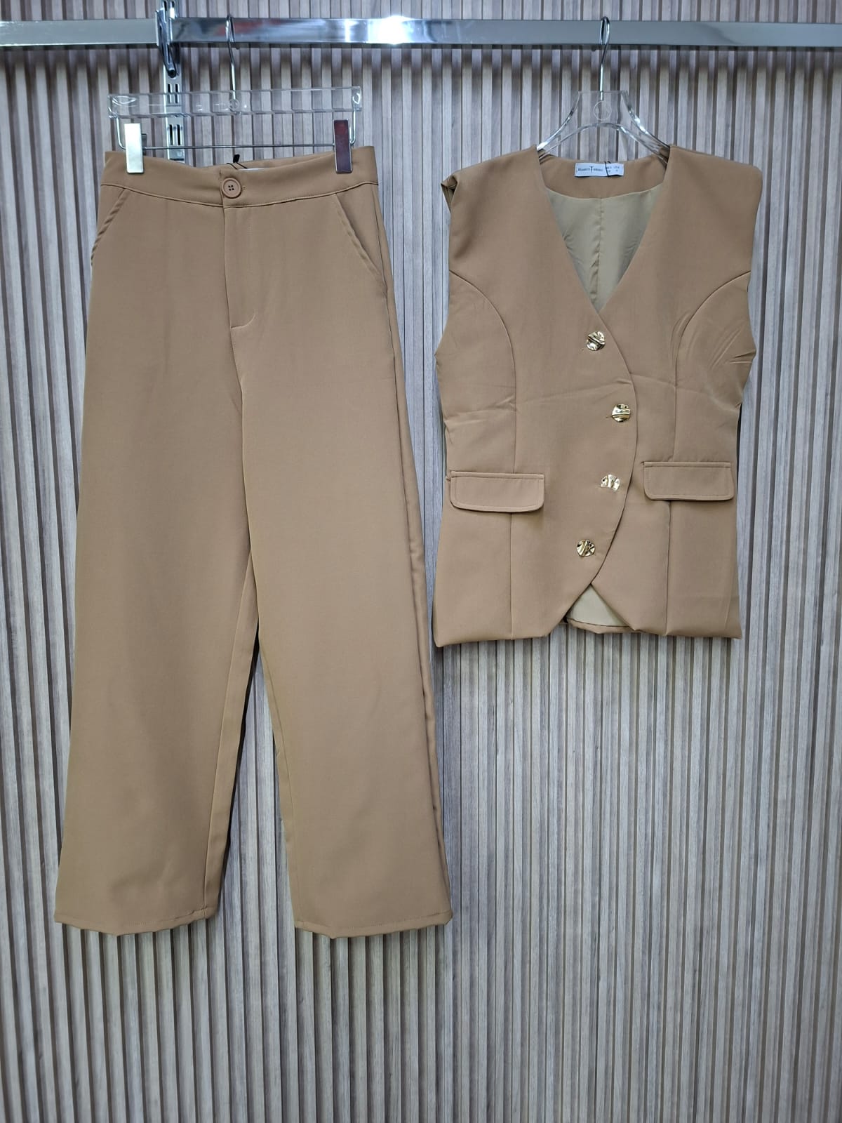 Set Doris Talla Compartida 2PZS Con Bolsas a los costados Moda Tendencia Con Botones Para Petit y Curvy