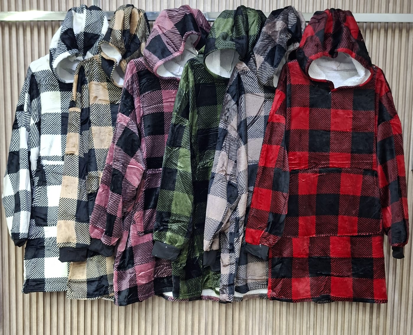 Sudadera Cory JK1055Q Cobija Manga Larga Con Bolsa Funcional Aborregado Unitalla Cuadrados Ideal Para El Invierno Para Petit YCurvy Moda Femenina Tendencia Viral