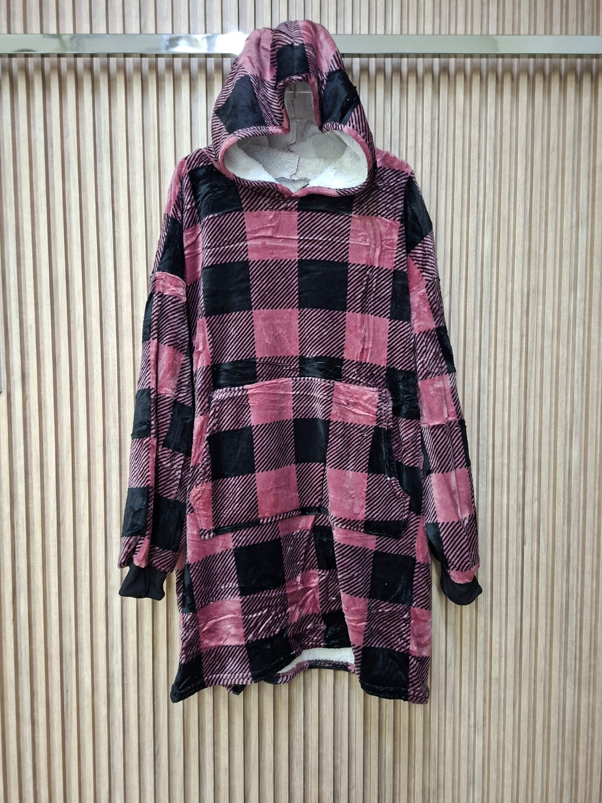 Sudadera Cory JK1055Q Cobija Manga Larga Con Bolsa Funcional Aborregado Unitalla Cuadrados Ideal Para El Invierno Para Petit YCurvy Moda Femenina Tendencia Viral