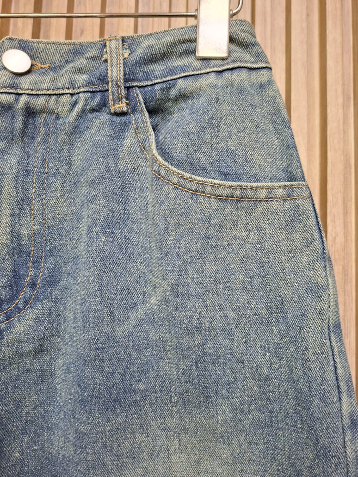 Set Almendra T902 Demi Mezclilla Oscuro  Unico Tono Comodo y Versatil Perfecto Para El Día Día Con Bolsas Funcionales a Los Costados Talla M y G  Para Curvy y Petit Pantalón De Pata Ancha Estilo Casual  Atemporal Moda Femenina Mexicana