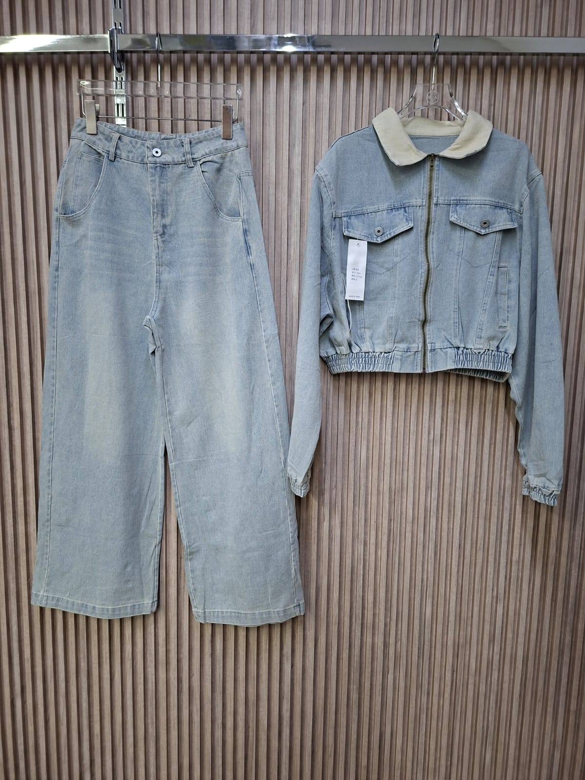 Set Auri Demi Mezclilla Claro Unico Tono Comodo y Versatil Perfecto Para El Día Día Con Bolsas Funcionales a Los Costados Talla M y G  Para Curvy y Petit Pantalón De Pata Ancha Estilo Casual  Atemporal Moda Femenina Mexicana