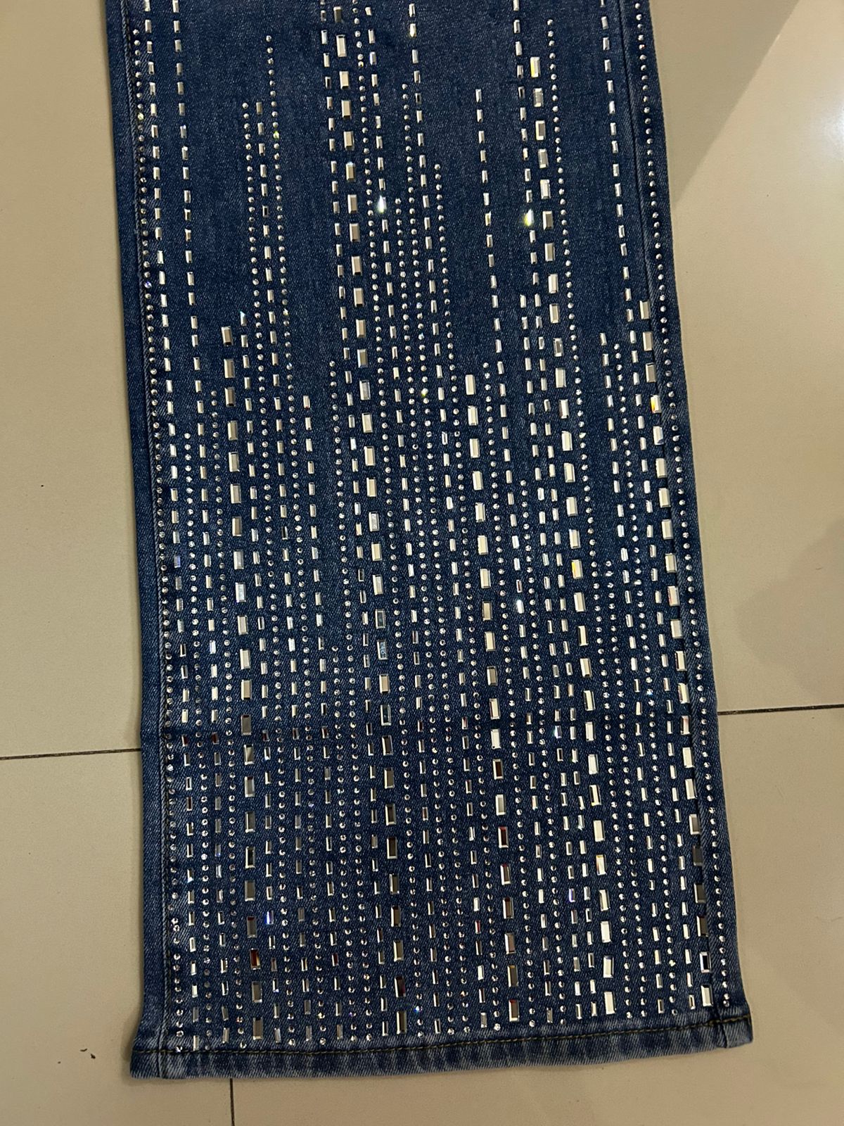 Pantalon LM1077 Mezclilla Clara Oscura Negro En Talla S M y G Con Brillos En La Parte De Abajo Petit Curvy Casual Para Cualquier Cuerpo Uso Diario