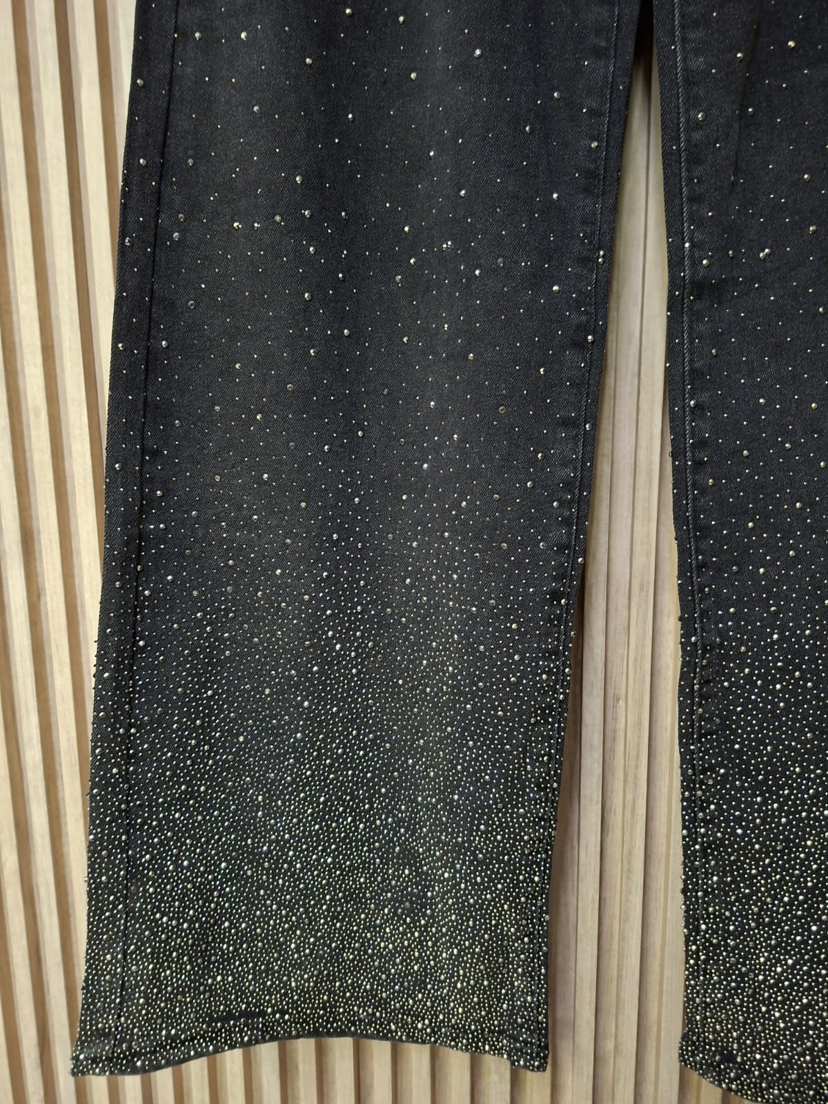 Pantalon LM1076 S M y G Con Brillos Enfrente y Atras Denim Ideal Para Petit y Curvy Casual Corte Recto  Con Bolsas Funcionales Para Uso Diario Moda Femenina Mexicana