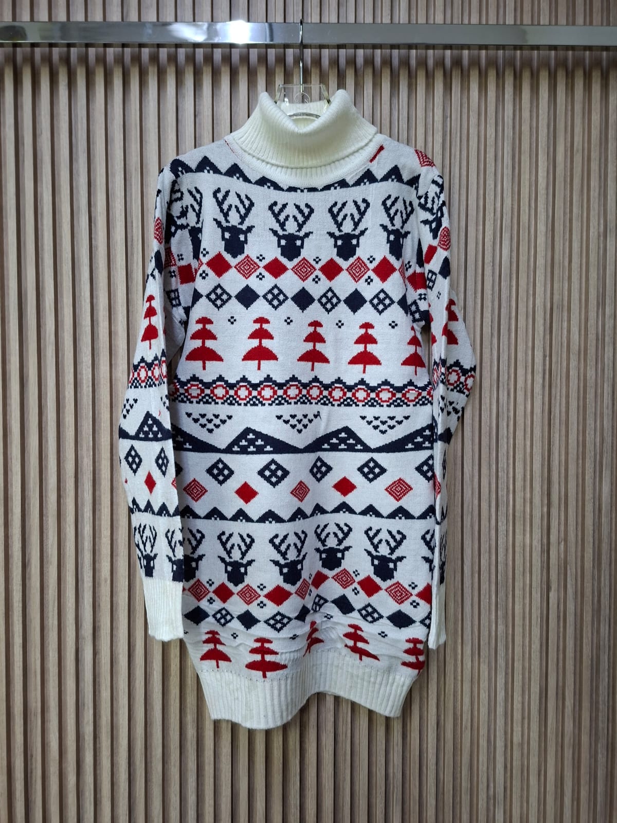 Maxi Suéter Tejido 'Hyggie': Largo, Suave y con Patrones Navideños