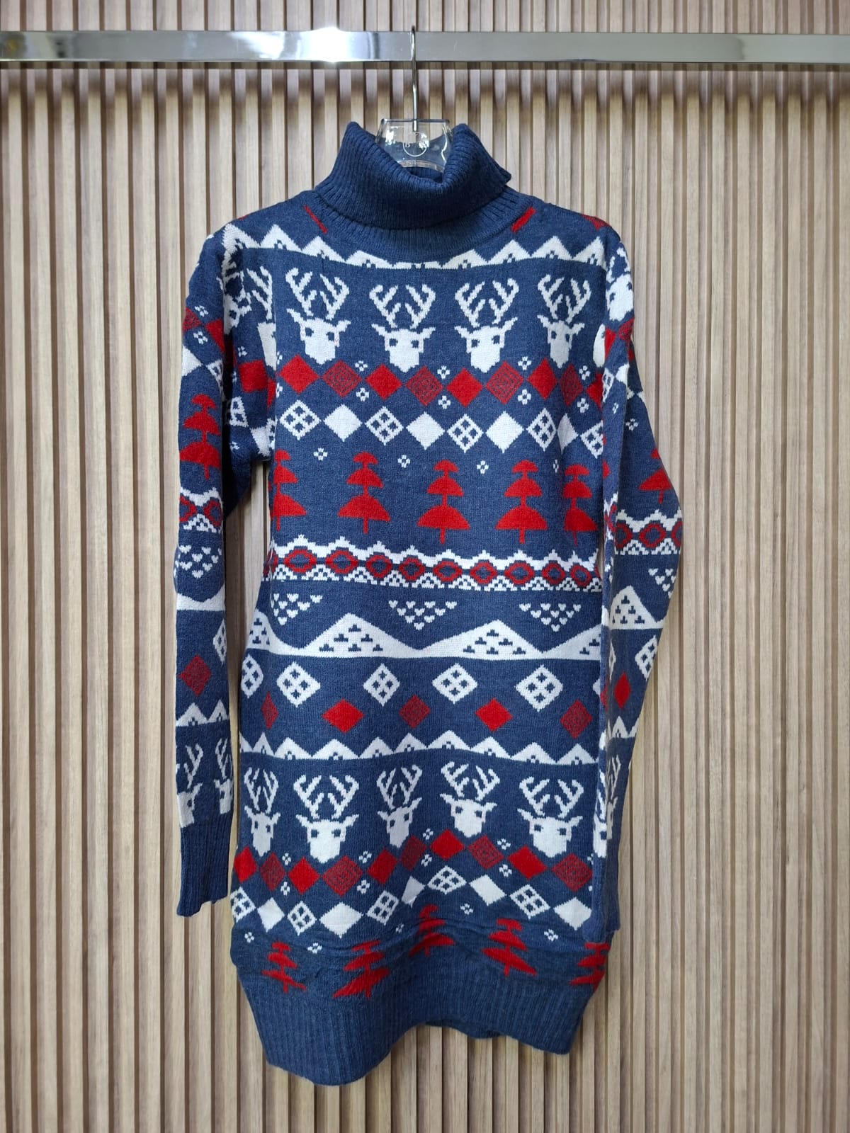 Maxi Suéter Tejido 'Hyggie': Largo, Suave y con Patrones Navideños