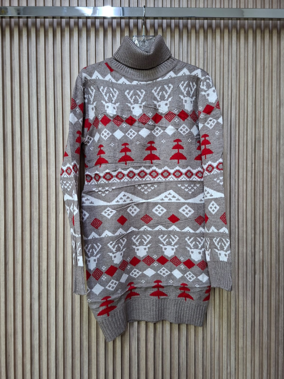 Maxi Suéter Tejido 'Hyggie': Largo, Suave y con Patrones Navideños