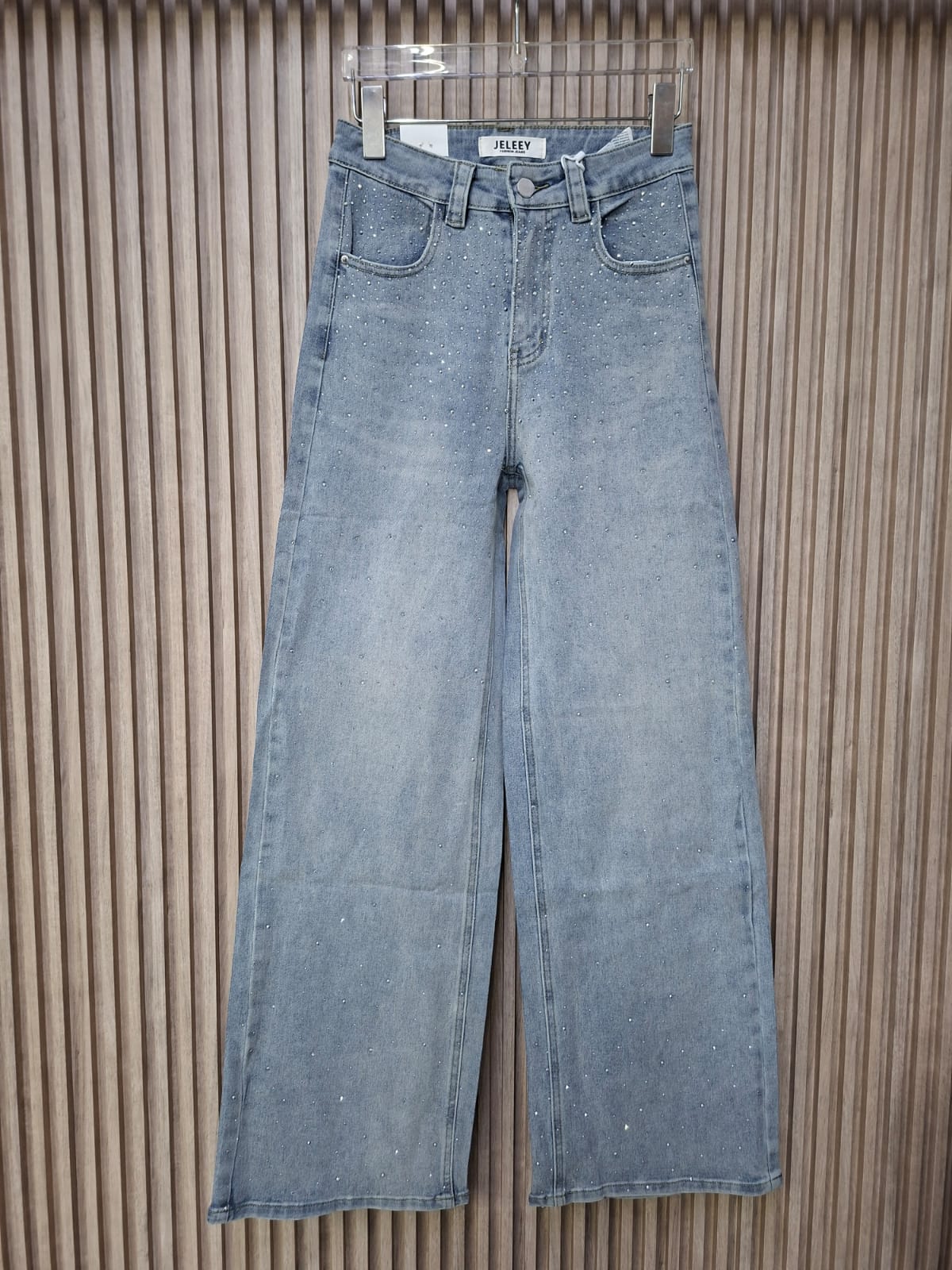 Denim con destellos D9003: La pieza clave para brillar en tus fiestas. Denim Claro, Con Bolsas Funcionales, Elegante, Para Cualquier Ocasion, Tallas De 5 A La 15, Moda Femenina, Petit y Curvy