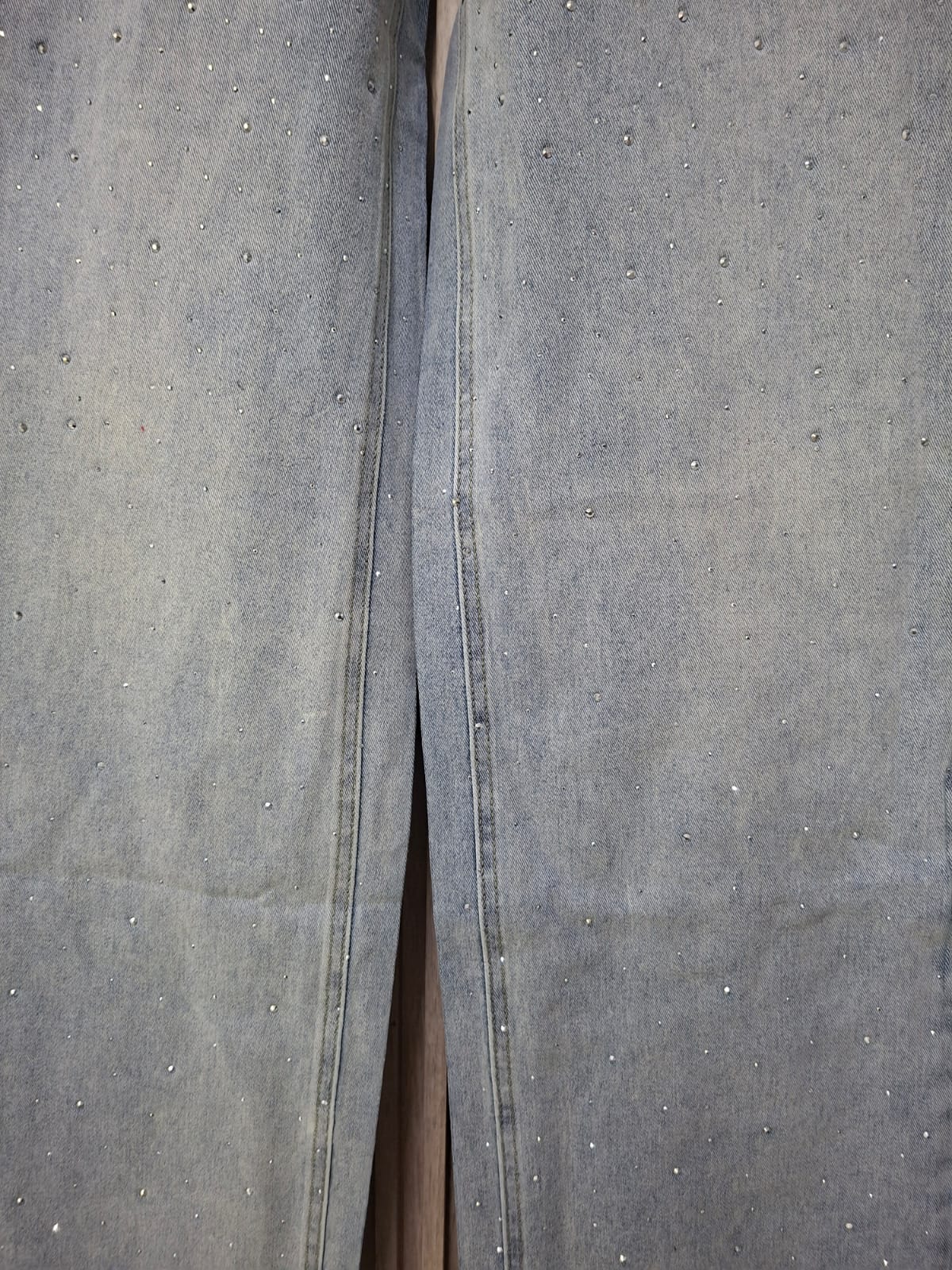 Denim con destellos D9003: La pieza clave para brillar en tus fiestas. Denim Claro, Con Bolsas Funcionales, Elegante, Para Cualquier Ocasion, Tallas De 5 A La 15, Moda Femenina, Petit y Curvy