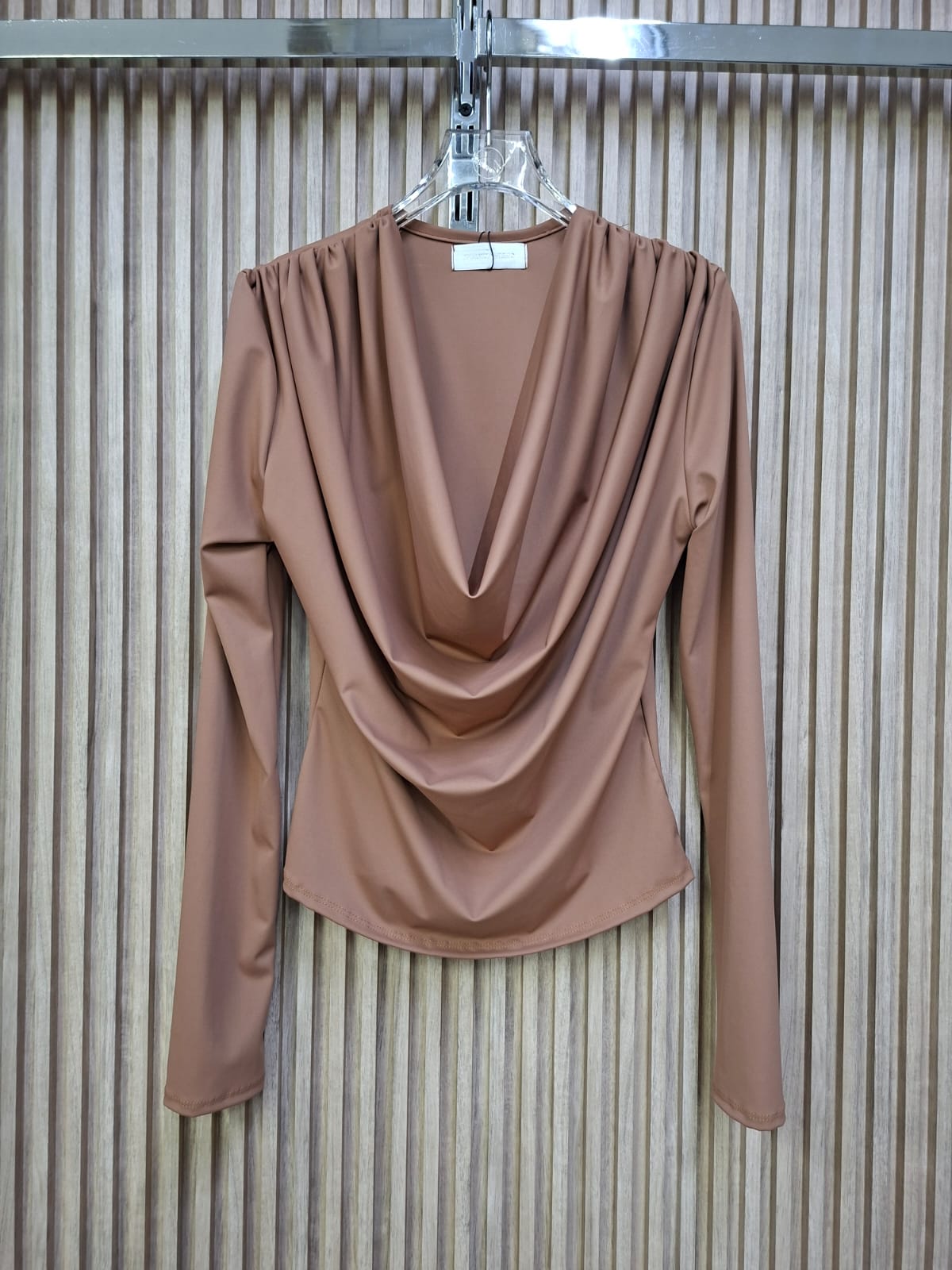 Blusa Malva Glamour. Con Estilo Y Elegancia, Femenina, Sofisticada, Versatil, Ideal Para Sentirte Poderosa Y Delicadamente Chic.