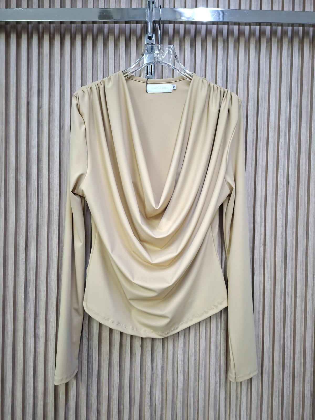 Blusa Malva Glamour. Con Estilo Y Elegancia, Femenina, Sofisticada, Versatil, Ideal Para Sentirte Poderosa Y Delicadamente Chic.