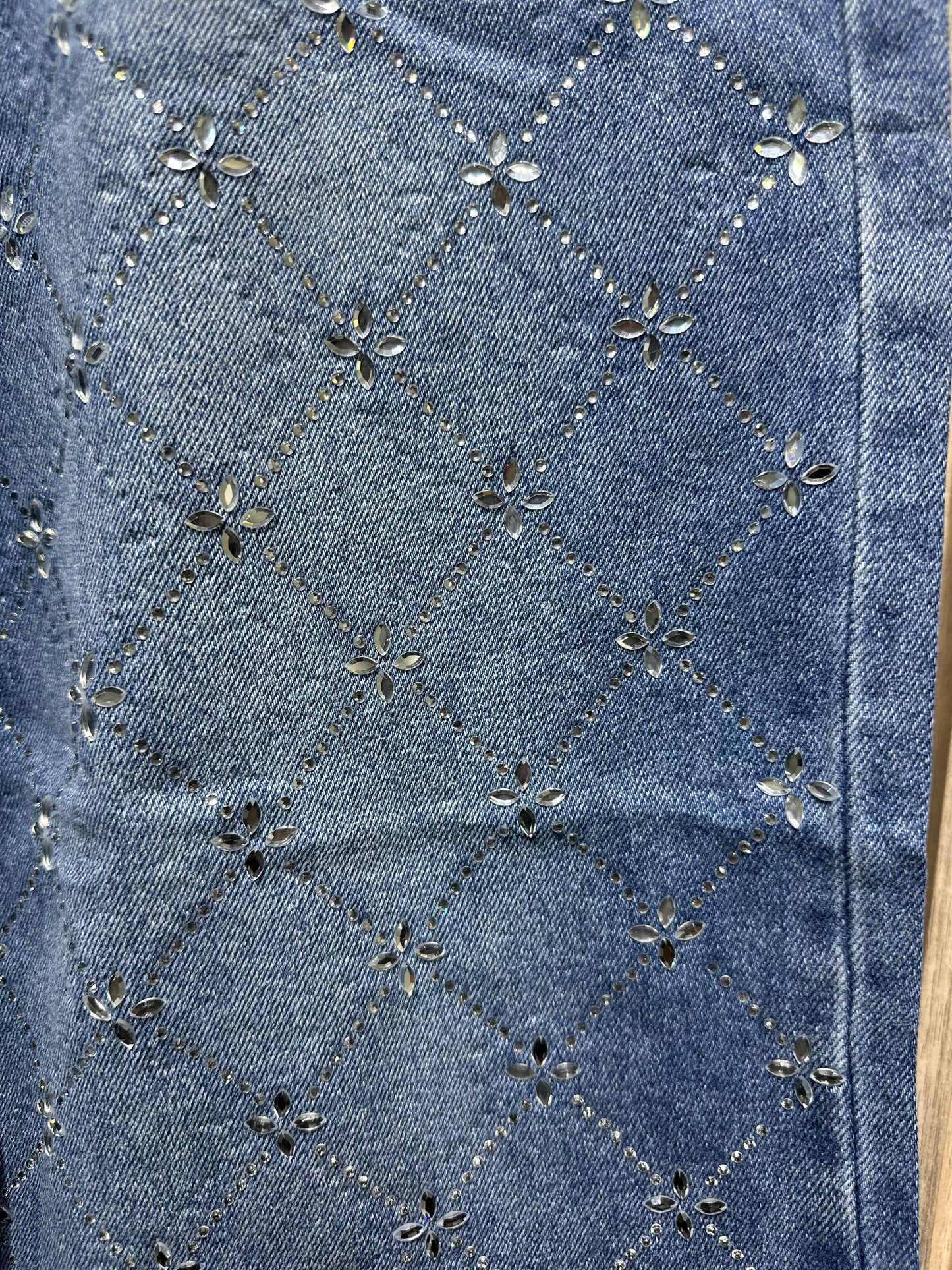 Pantalon LM1111 Denim Rombos Diamantes. Ideal Para Looks Casuales Y Elevados, Para Tallas Petit Y Curvy, Femenina, De La Talla CH  A La Talla G