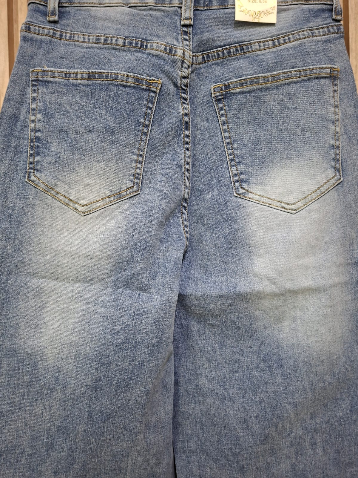 Pantalon D9007 Denim Destellos. Tendencia, Comodidad, Con Look Elegante, Versatil, Femenino, Petit, Con Un Toque De Glamour Discreto.