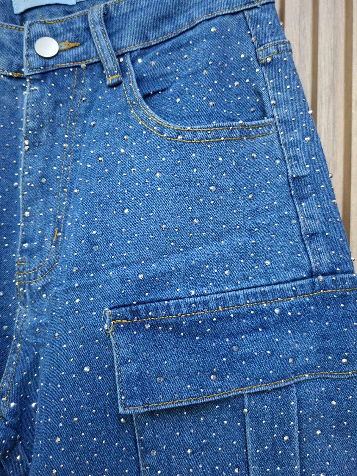 Pantalon LM1065# Denim Cargo Galaxia. Para Tallas Petit, Cuervy, De Silueta Moderna Y Holgada, Con Un Look Casual Y A La Moda.