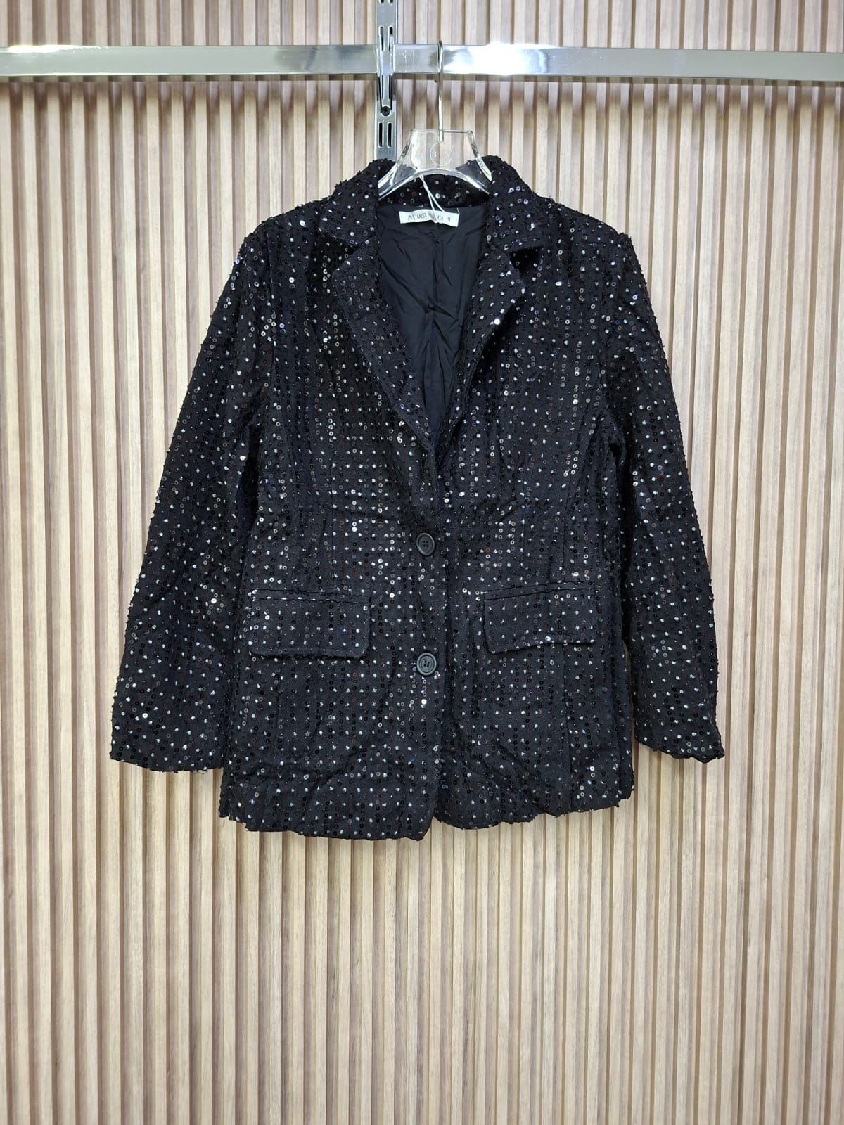 Blazer 41277 Cielo de Lentejuelas. Es Una Pieza Deslumbrante, Llamativo, Elegante, Combinable, Chic, Femenino, Con Un Corte Clasico Y Favorecedor.