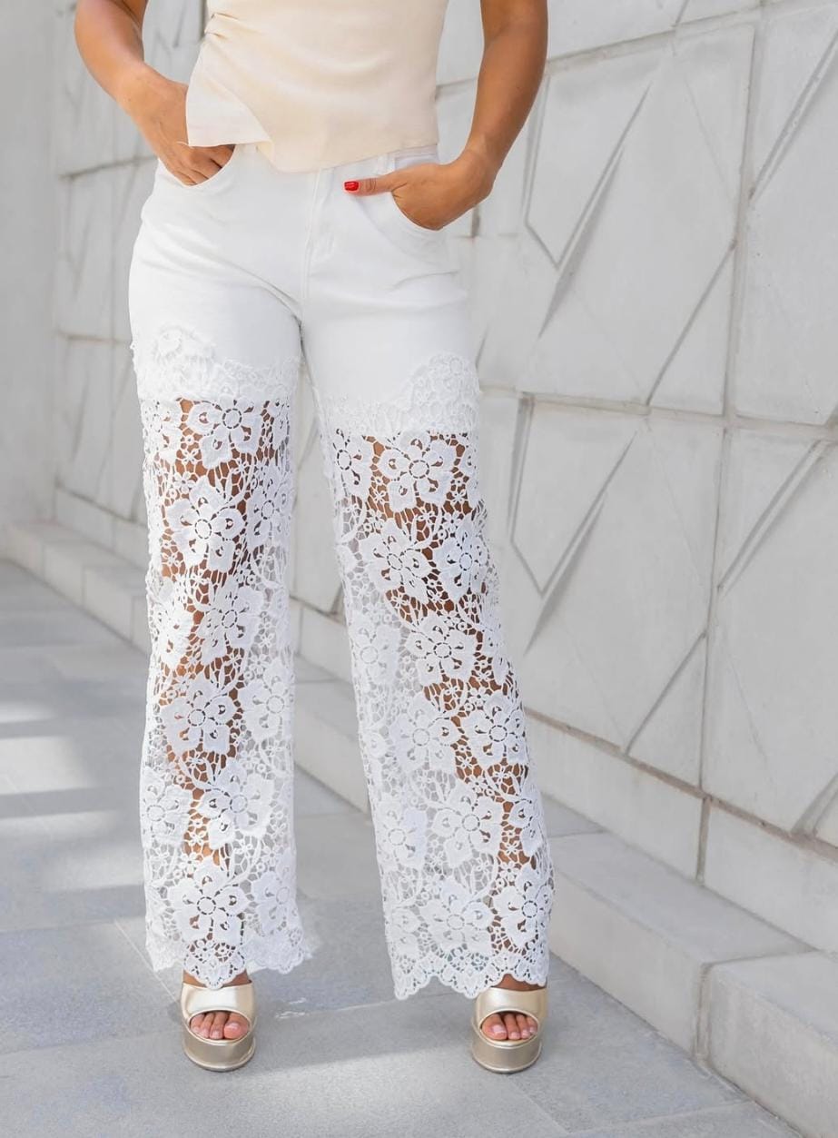 Pantalón 41487 De Encaje Floral. De Apariencia Fresca, Elegante Y Versátil, Petit, Femenino, Moderno Y Favorecdor.