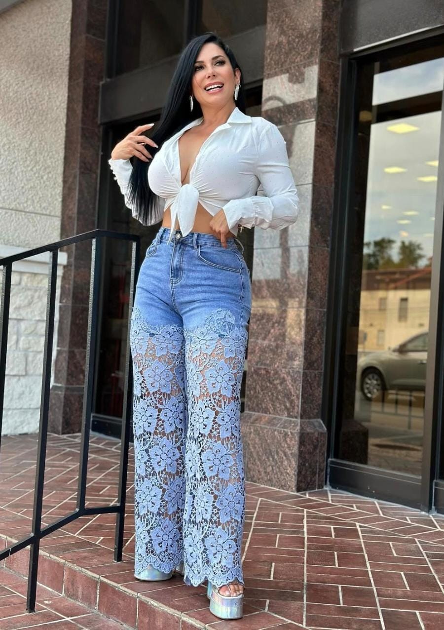 Pantalón 41487 De Encaje Floral. De Apariencia Fresca, Elegante Y Versátil, Petit, Femenino, Moderno Y Favorecdor.