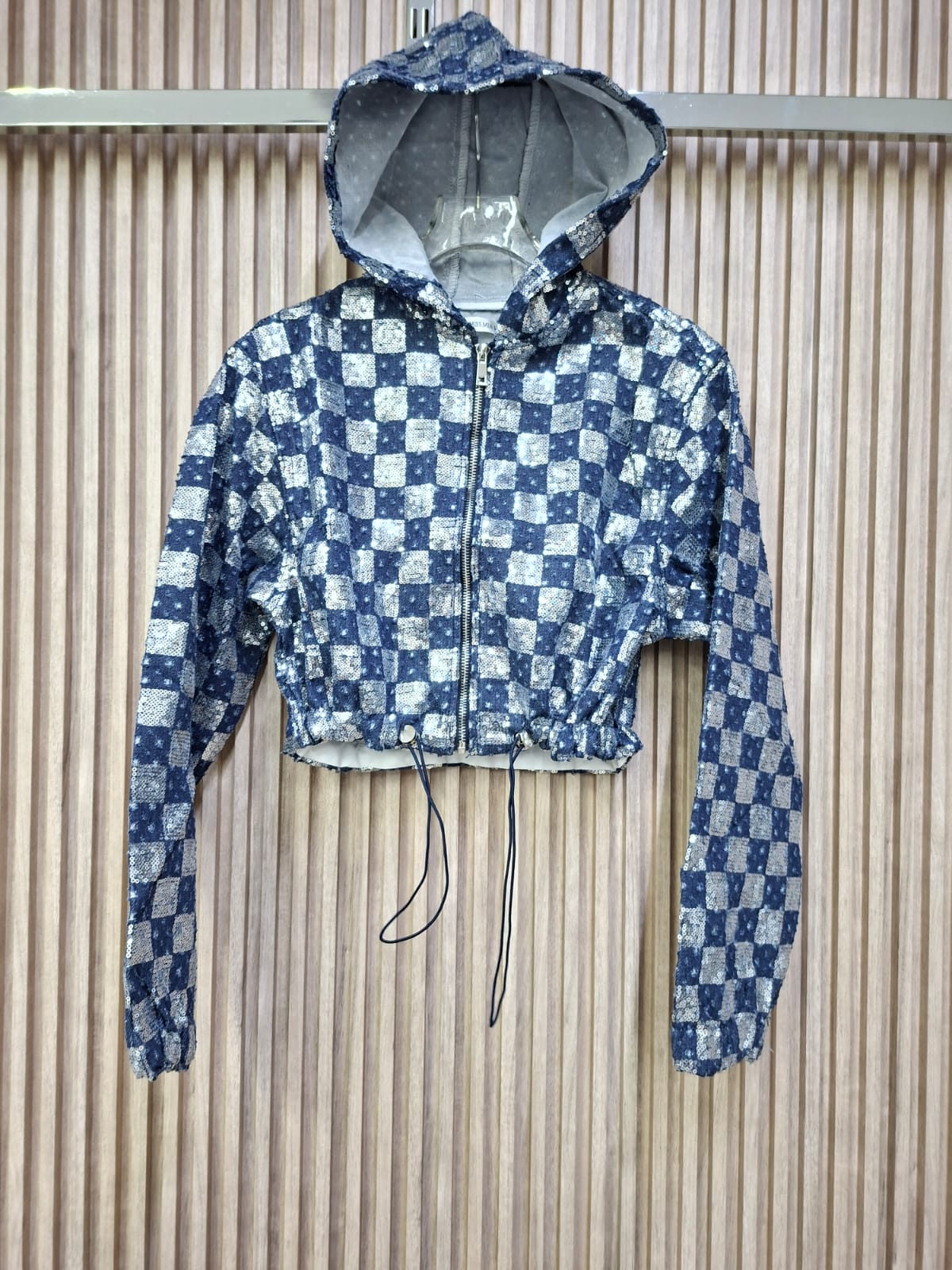 Chamarra 41249 Torera Dama Ajedrez. Modelo Con Efecto Dinamico, Cautivador, Femenino, Brillante, Elegante y Glamurosa.