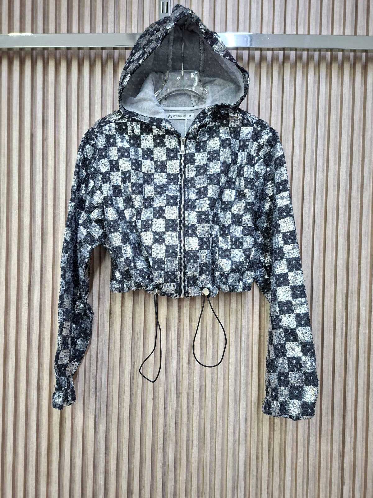 Chamarra 41249 Torera Dama Ajedrez. Modelo Con Efecto Dinamico, Cautivador, Femenino, Brillante, Elegante y Glamurosa.