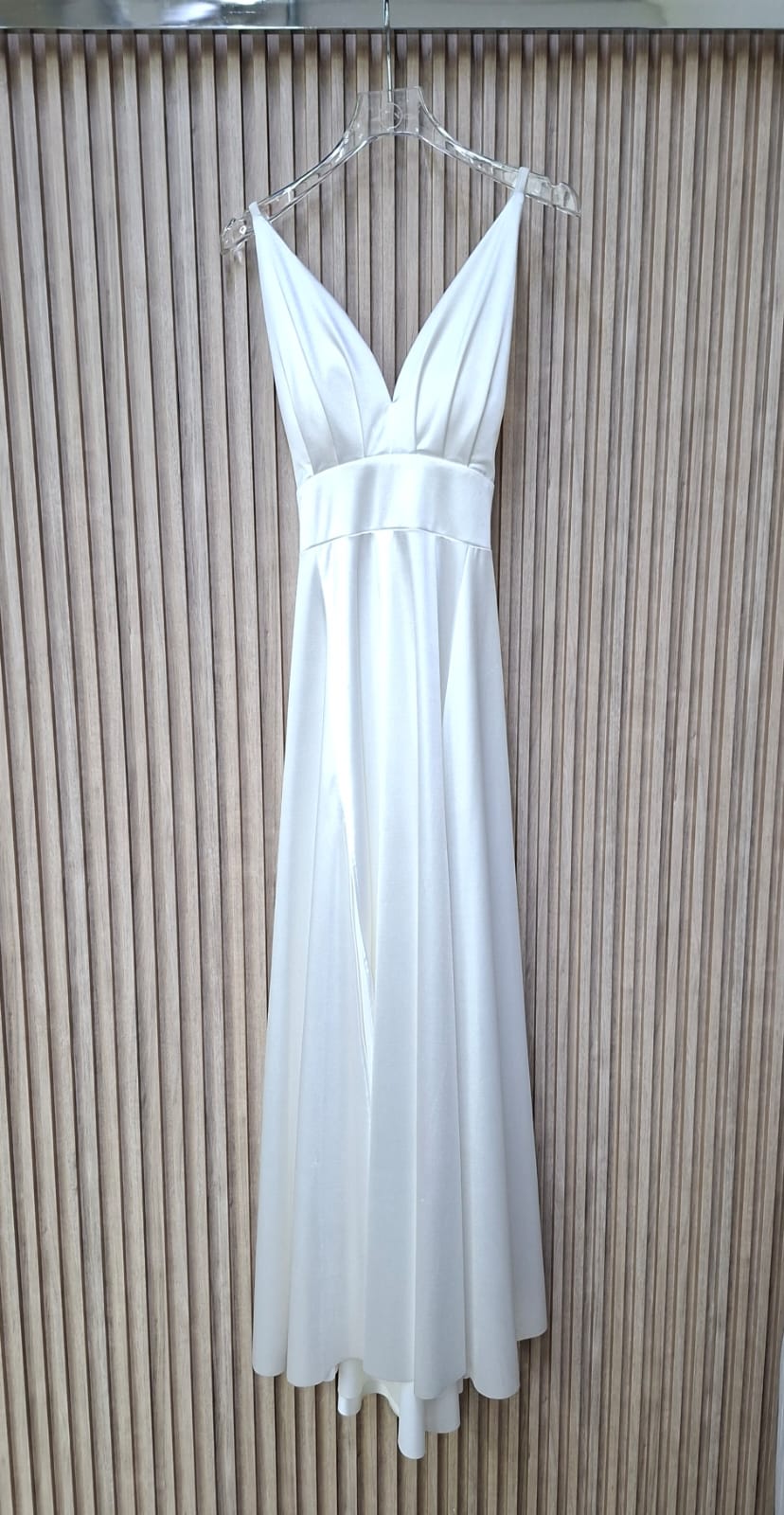 Vestido De Fiesta Gala. Modelo Elegante, Femenino, Chic, Deslumbrante, Sensual Y Coqueto, Ideal Para Bodas De Noche, Graduaciones, O Fiestas Formales.