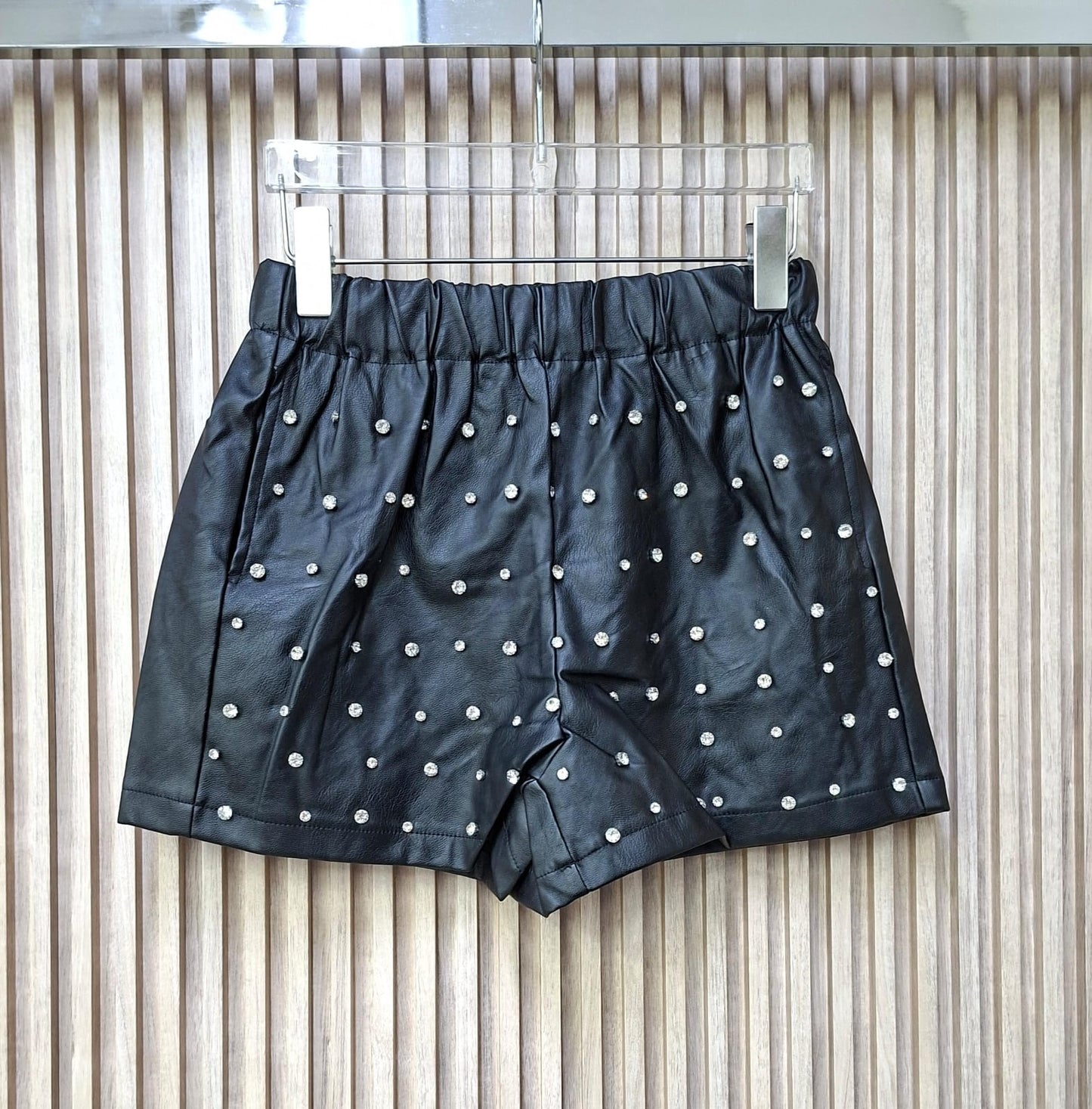 Short 2897 Vinipiel Estrella. De Silueta Estilizada Y Comoda, Cintura Elastica, Sofisticado, Femenino y Elegante.