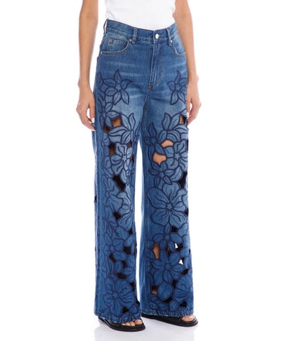 Pantalon 41479 Floral Troquelado. Modelo Enfocada En La Moda Y Tendencia, De Corte Wide Leg, Con Toque Atrevido, Chic, Sofisticado y Femenino, Perfecto Para Elevar Cualquier Look De Día O De Noch