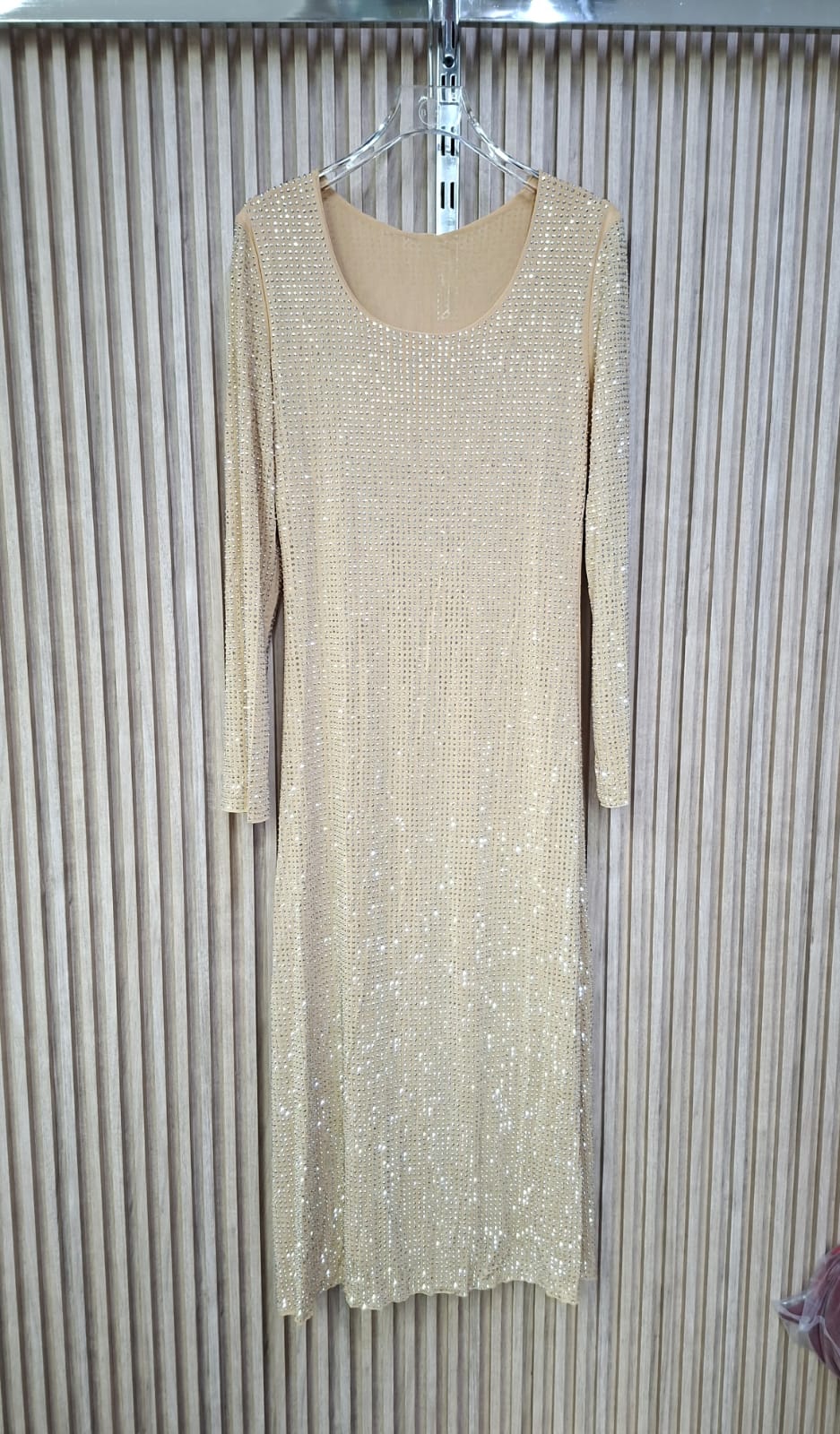 Vestido GYF24201 Versalles. Con Estilo Elegante Y Un YToque De Glamour, Ideal Para Eventos Especiales, Modelo Sofisticado Y Femenino.