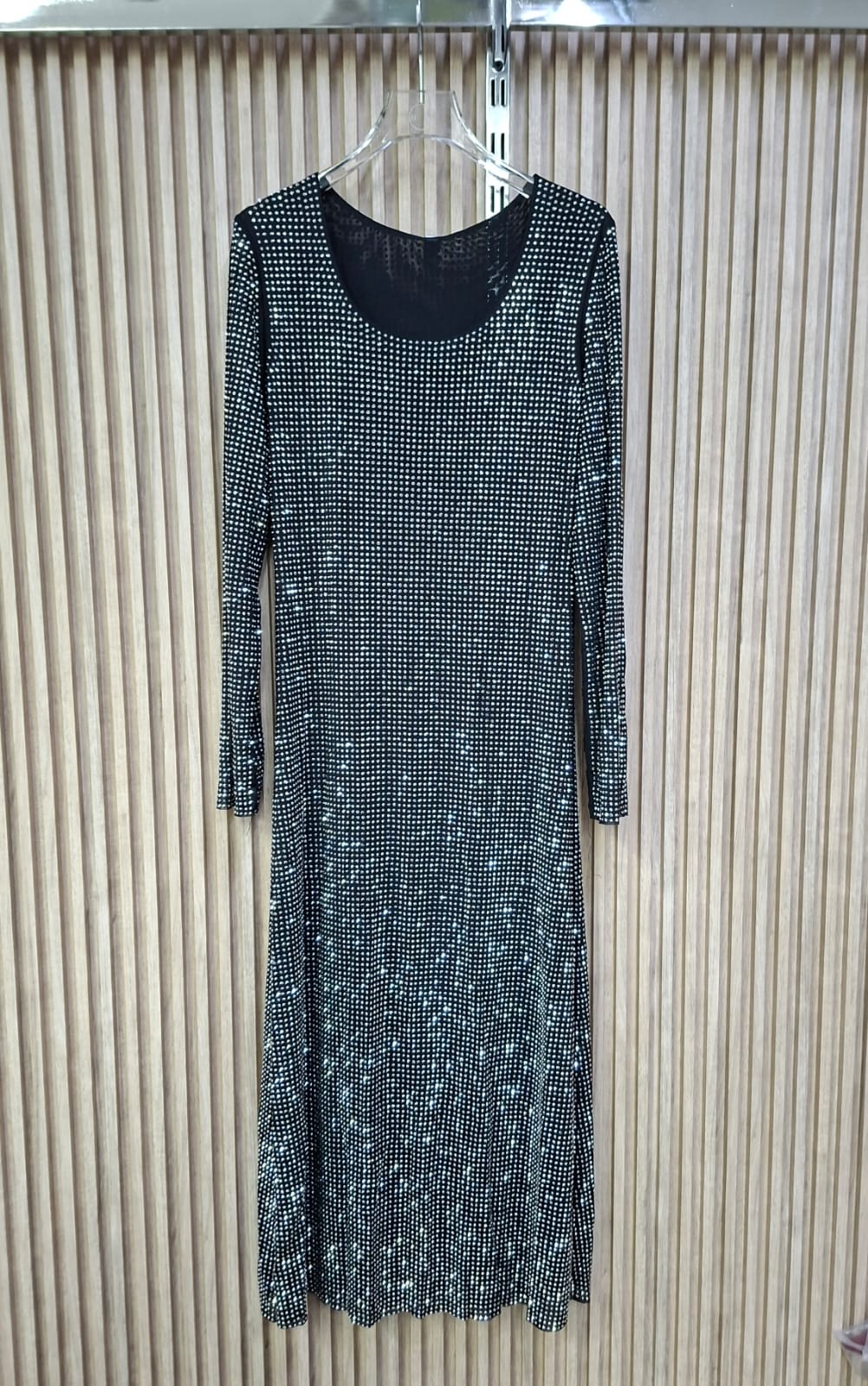 Vestido GYF24201 Versalles. Con Estilo Elegante Y Un YToque De Glamour, Ideal Para Eventos Especiales, Modelo Sofisticado Y Femenino.