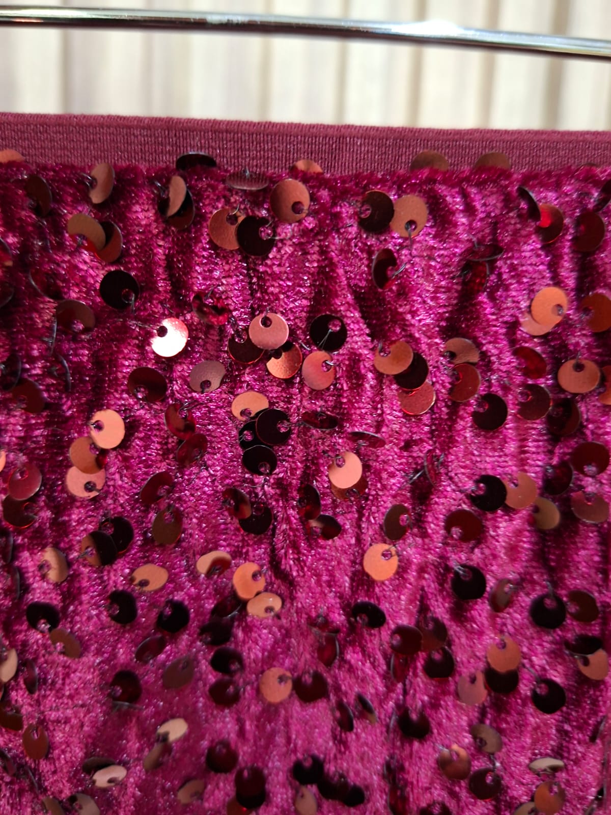 Falda ST-24657 RUBI. Modelo Sofisticado, Elegante, Super Femenino, Con Un Toque De Elegancia, Perfecta Para Resaltar En Tus Eventos Importantes Y Especiales.