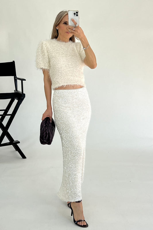 Falda ST-24657 RUBI. Modelo Sofisticado, Elegante, Super Femenino, Con Un Toque De Elegancia, Perfecta Para Resaltar En Tus Eventos Importantes Y Especiales.