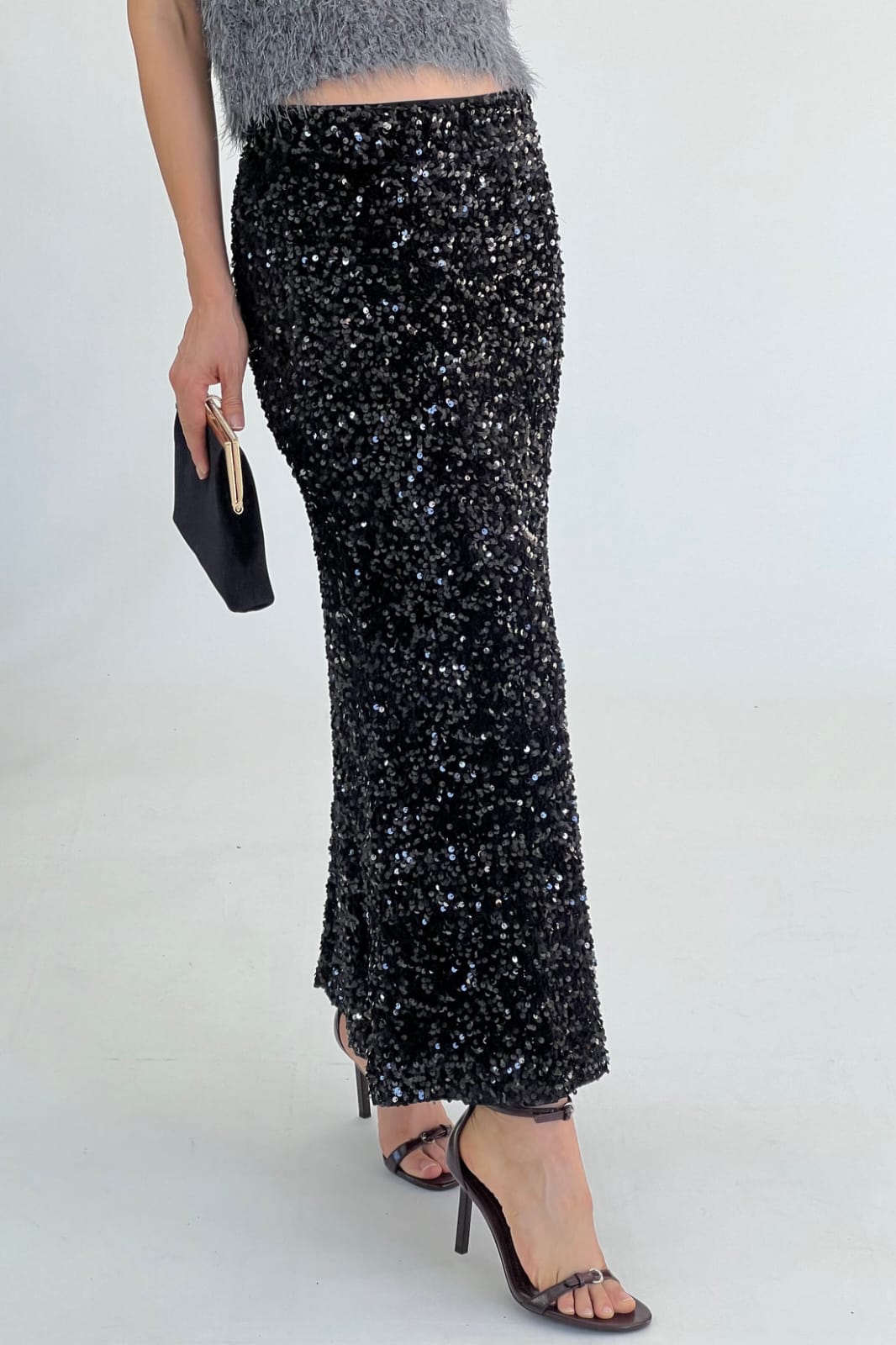 Falda ST-24657 RUBI. Modelo Sofisticado, Elegante, Super Femenino, Con Un Toque De Elegancia, Perfecta Para Resaltar En Tus Eventos Importantes Y Especiales.