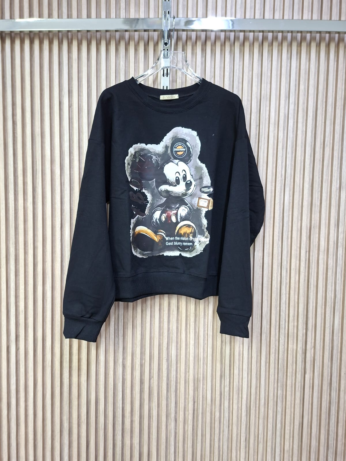 Sudadera Terry Ratoncito. De Tela Algodon Suave, Prenda Basica Con Personalidad Y Humor, El Estampado Le Da Un Estilo Moderno Y Comico.