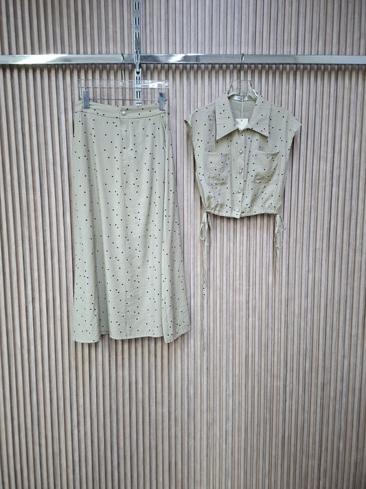 Set M5325SE Brisa. Modelo De Falda Y Blusa, Super Femenino, Comodo, Fresco, La Blusa Tiene Corte Crop Top Con Ajustadores A Los Lados, Se Pueden Usar Las 2 Piezas Juntas O Separadas.