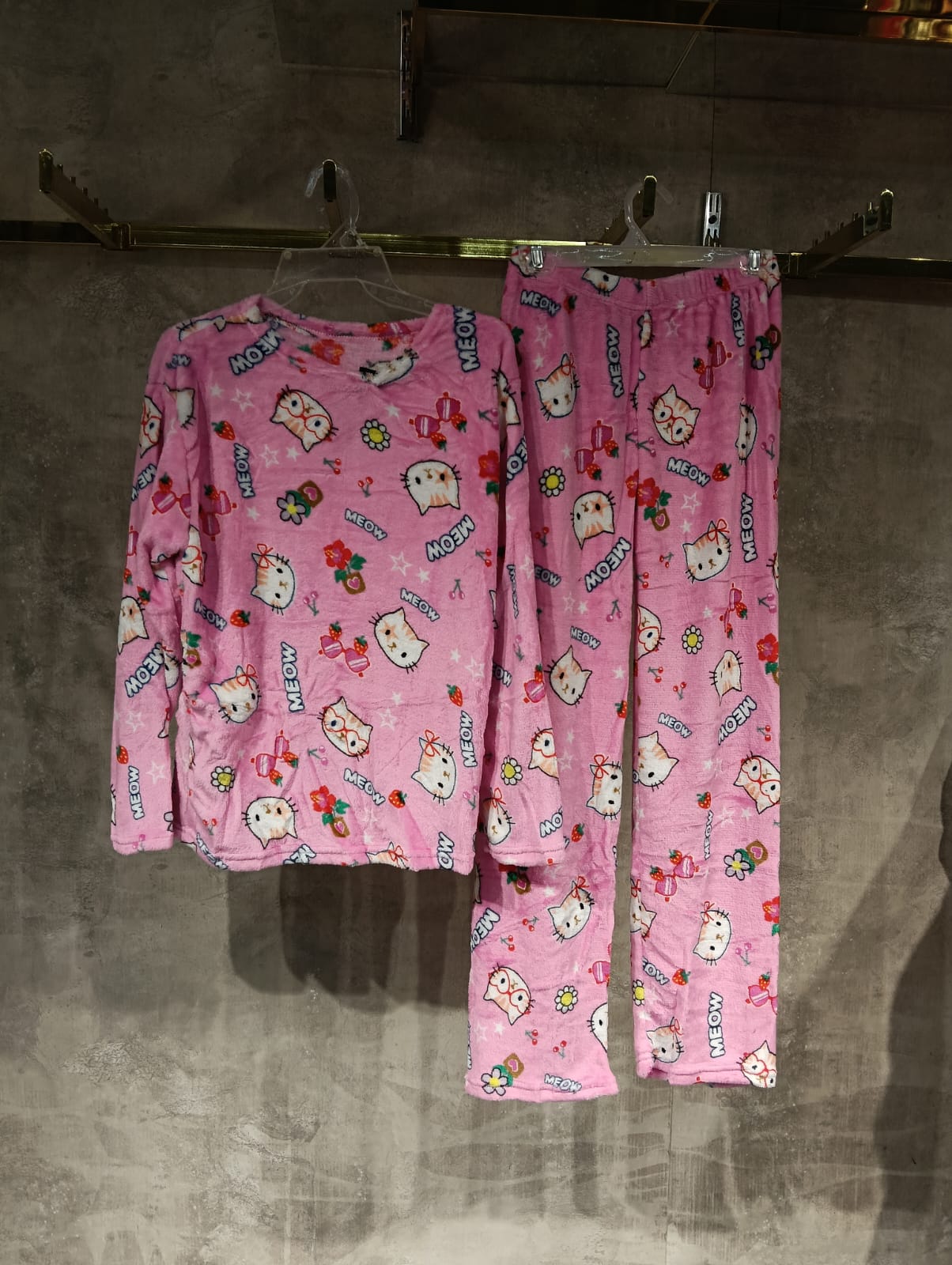 Pijama Rose WPS76 Ideal Para Dormir Calientito Para Este Invierto Manga Larga Polar Talla S/M y G/XL Para Petit y Curvy Comodidad Versatil Tendencia Viral Para Uso De Noche