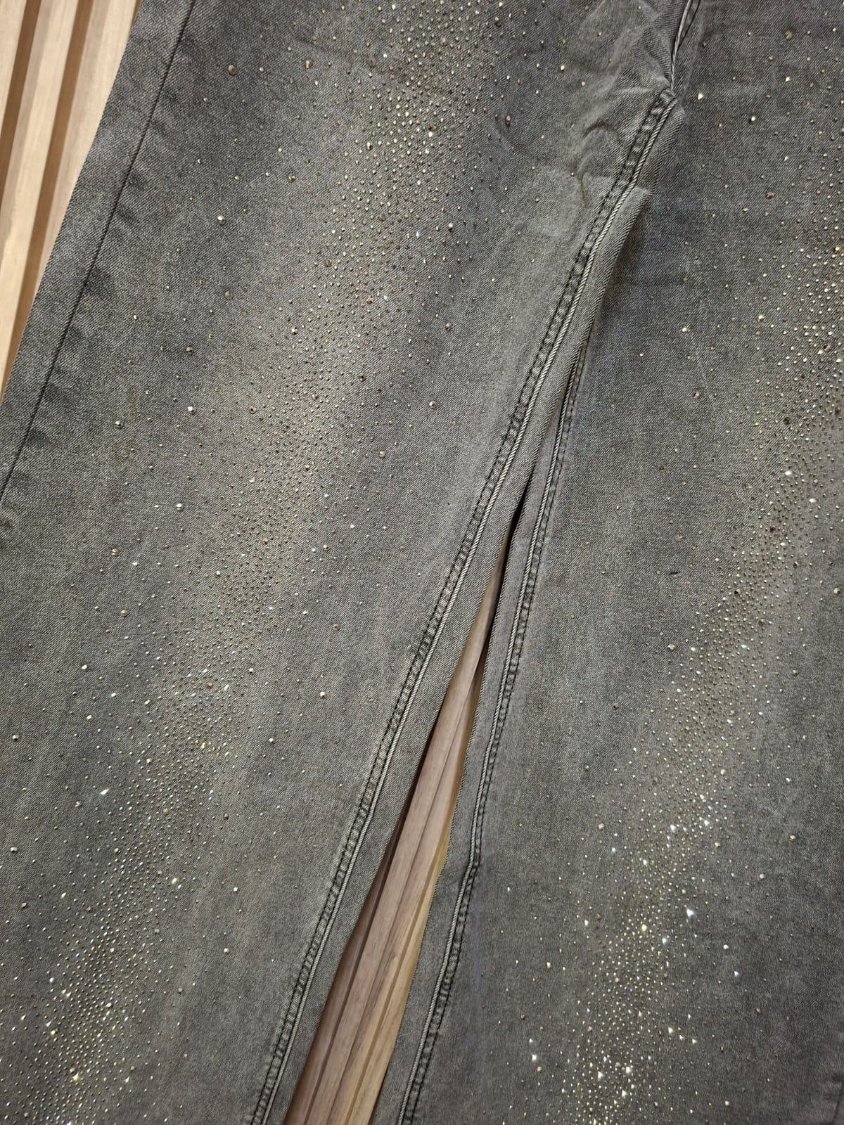 Pantalón Brillos Gris T7058