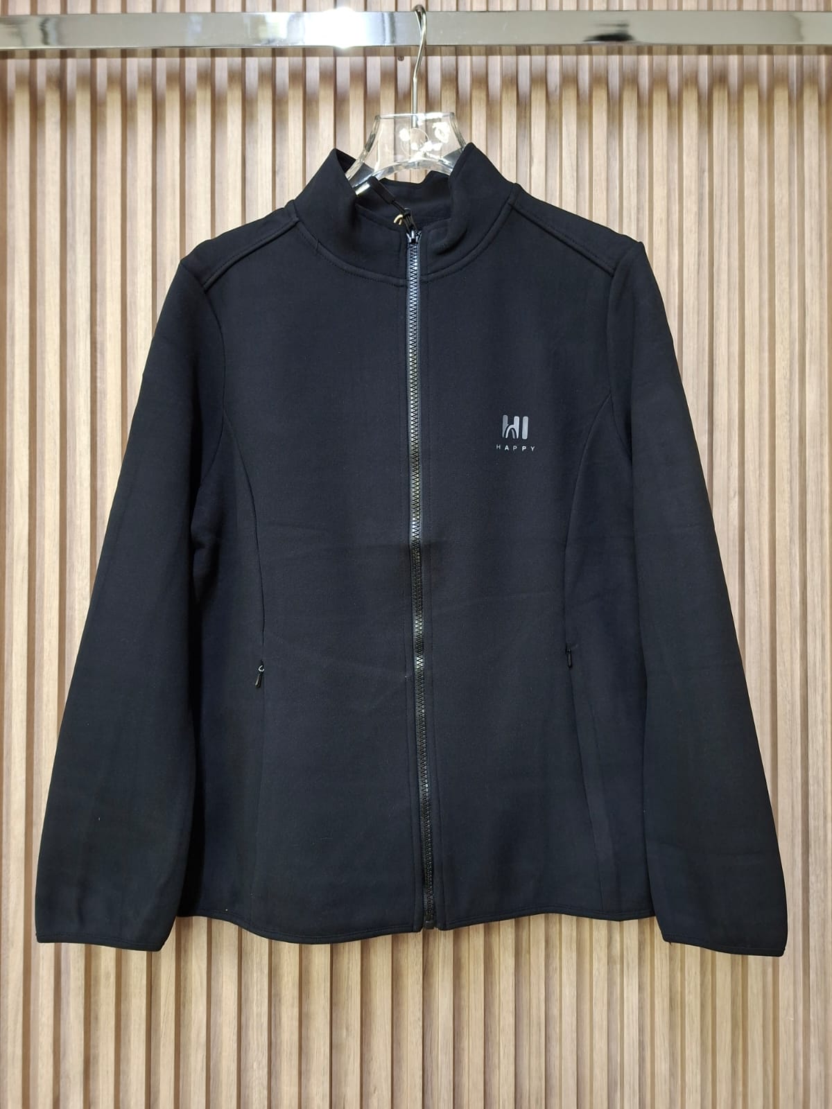 Chamarra Deportiva Aleida Y758 Tela Térmica  Con Bolsas Funcionales Detalles En toda Chamarra Cómoda y Versátil  Perfecta Para El Día Día  Talla L, XL ,2XL y 3XL  Para Esta Temporada Moda Femenina Viral Petit Curvy